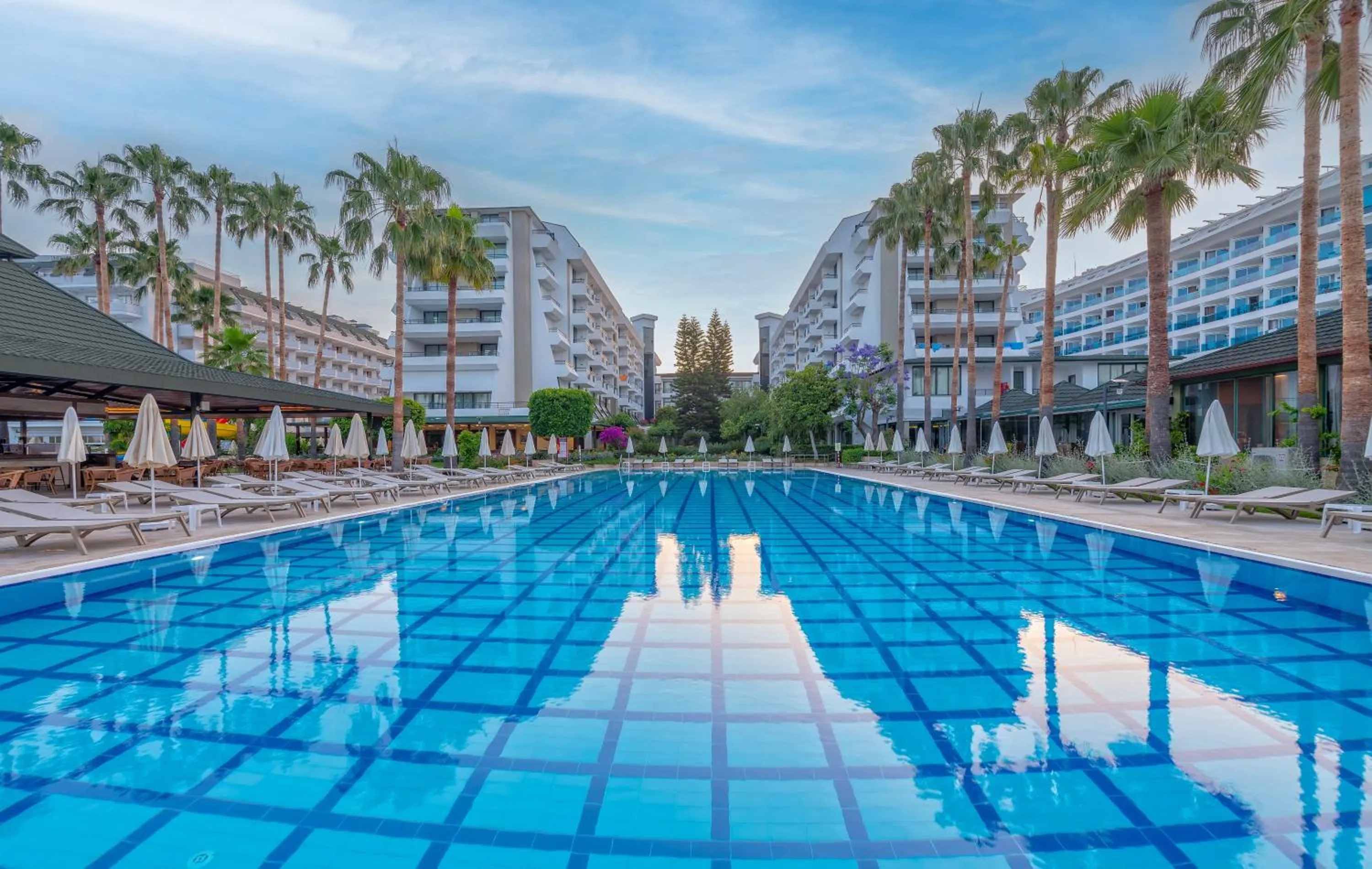 Swimming pool in Meryan Hotel - Ultra All Inclusive