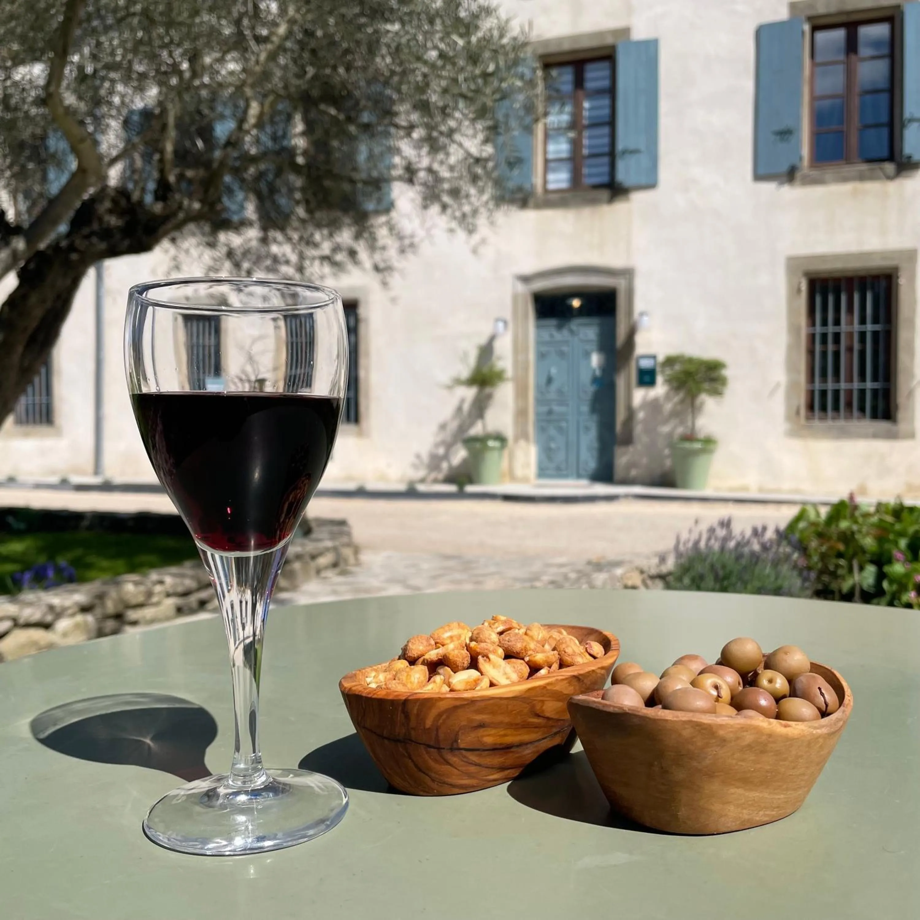 Lounge or bar in Logis Hôtel Château De Palaja
