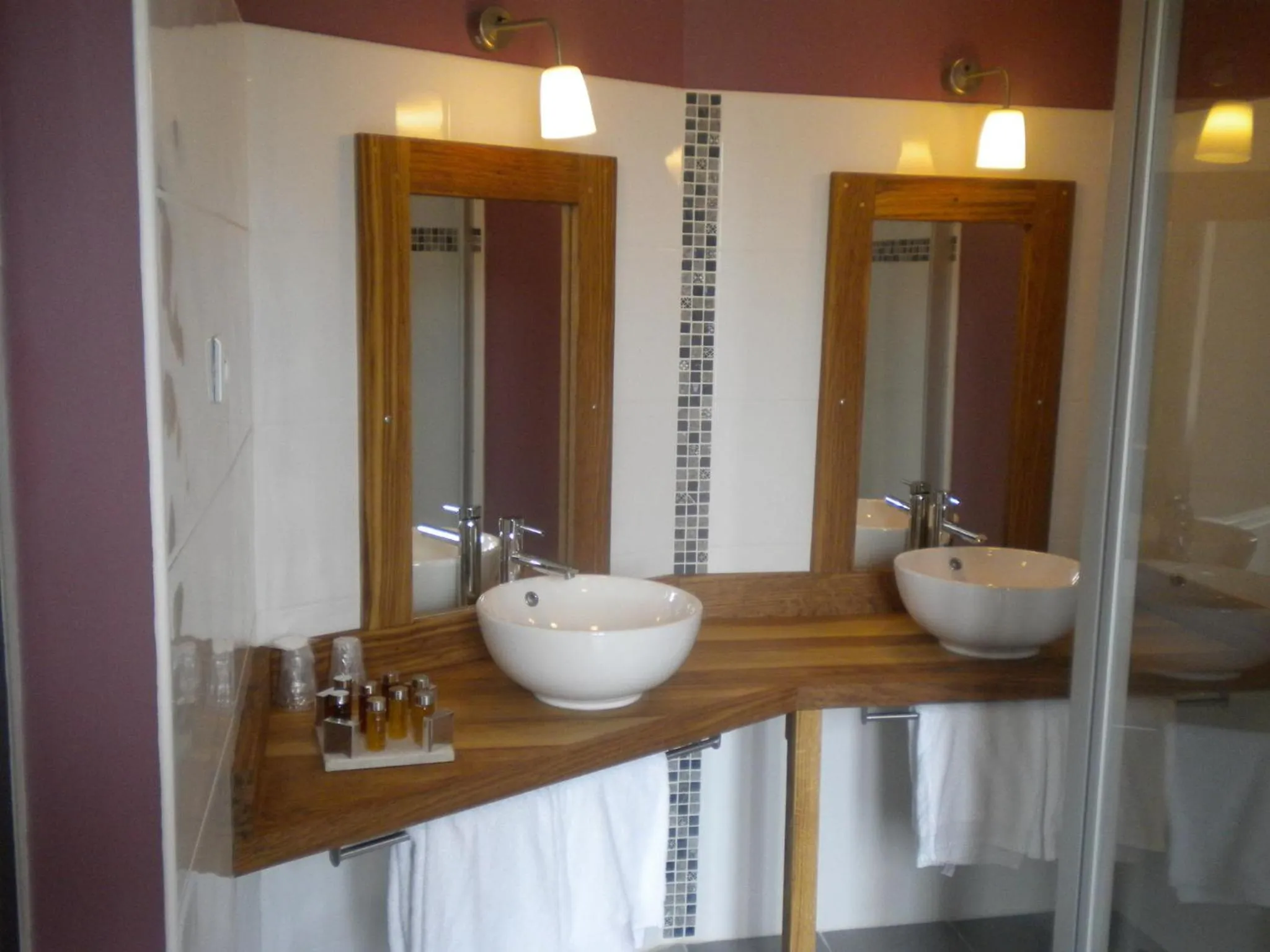 Bathroom in Logis Hôtel Château De Palaja