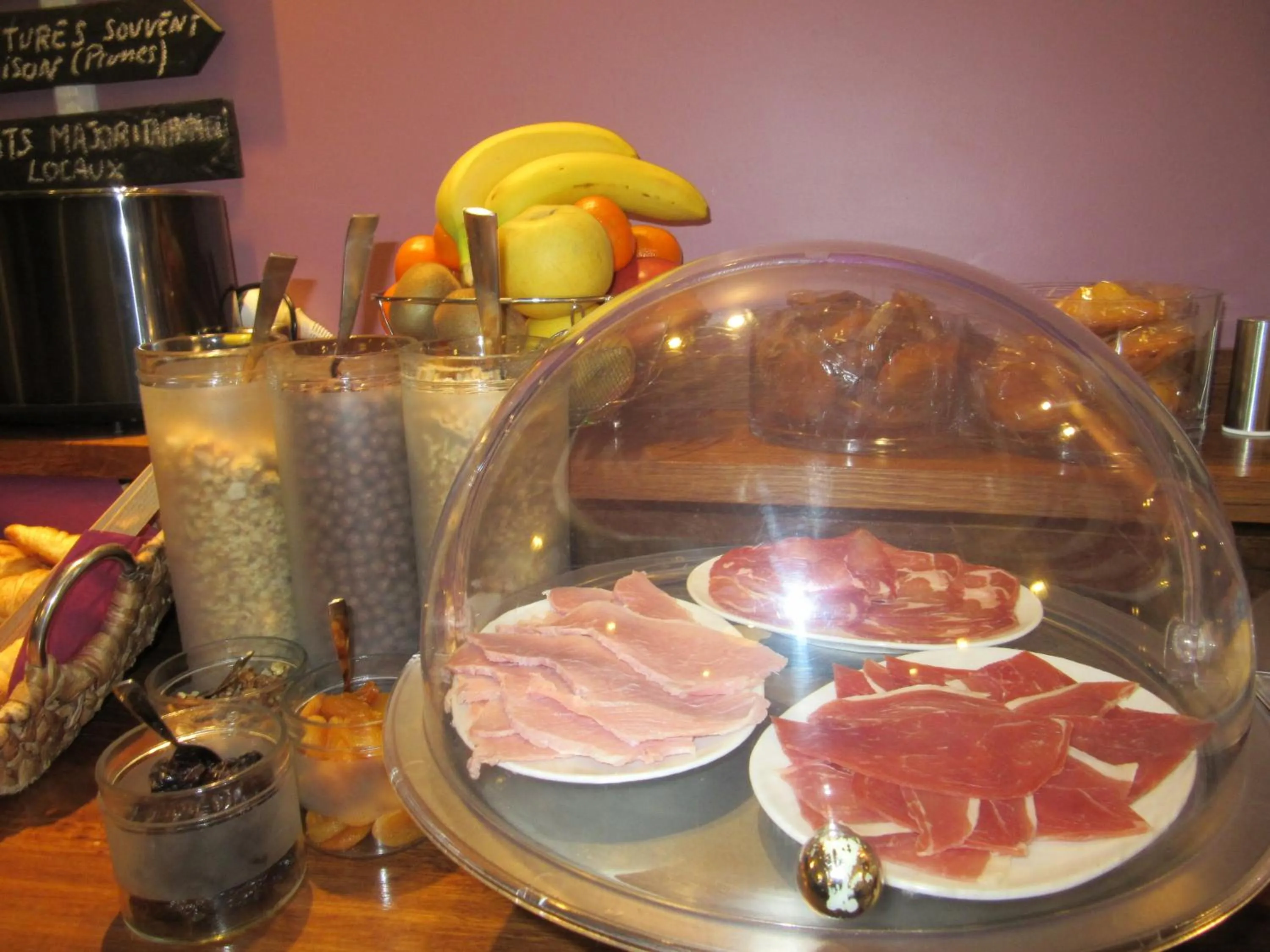 Breakfast in Logis Hôtel Château De Palaja