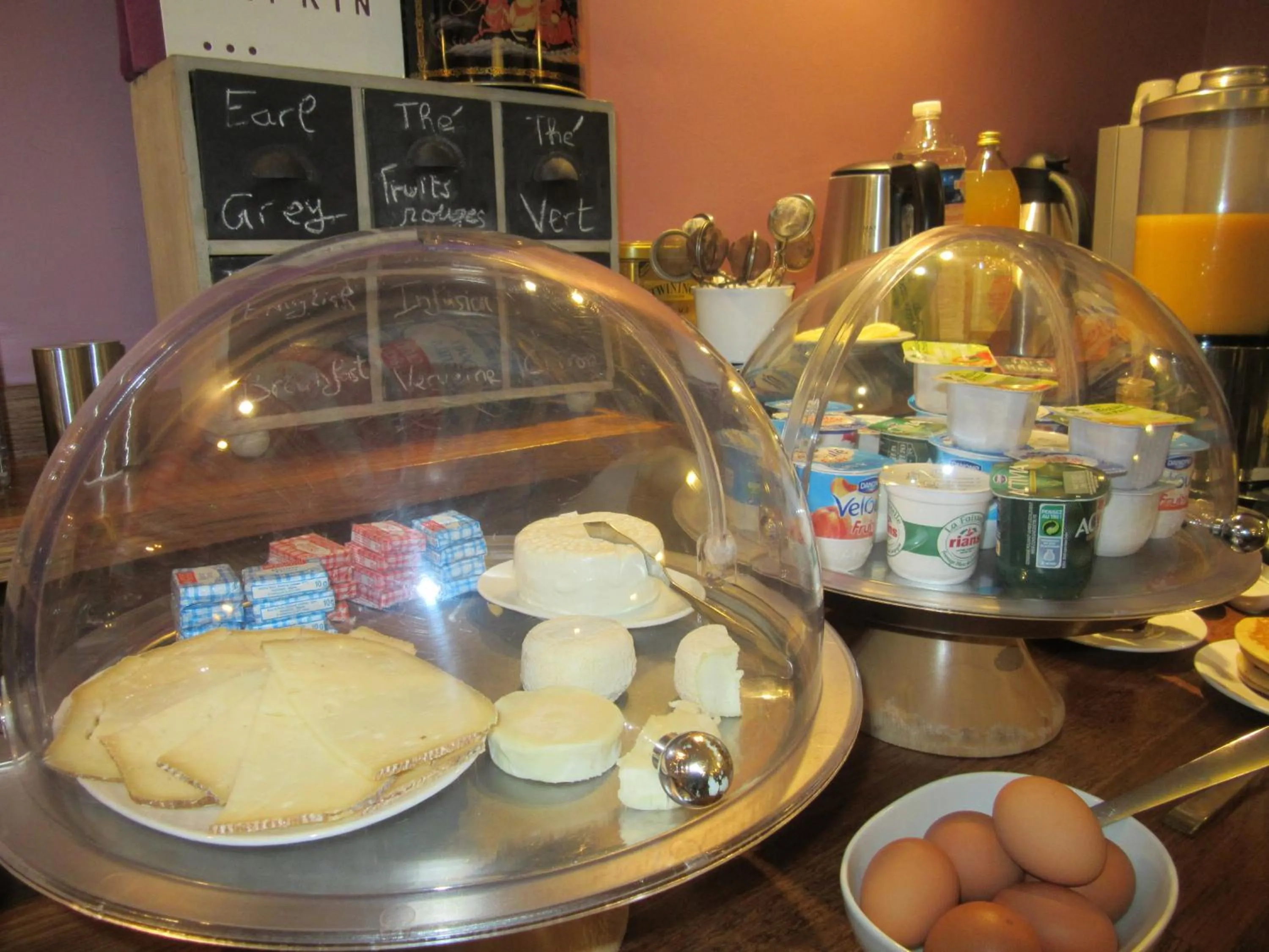 Breakfast in Logis Hôtel Château De Palaja