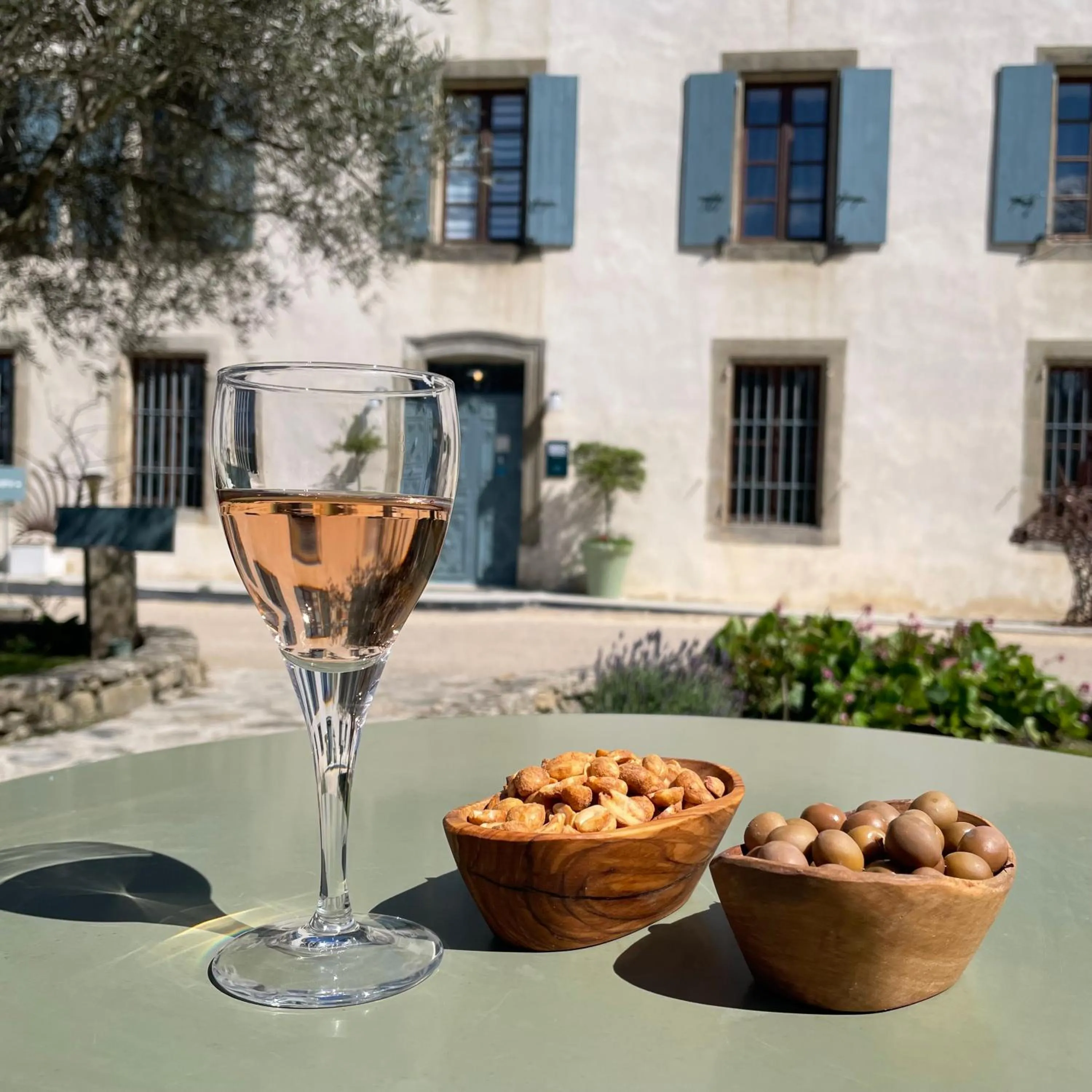 Lounge or bar in Logis Hôtel Château De Palaja