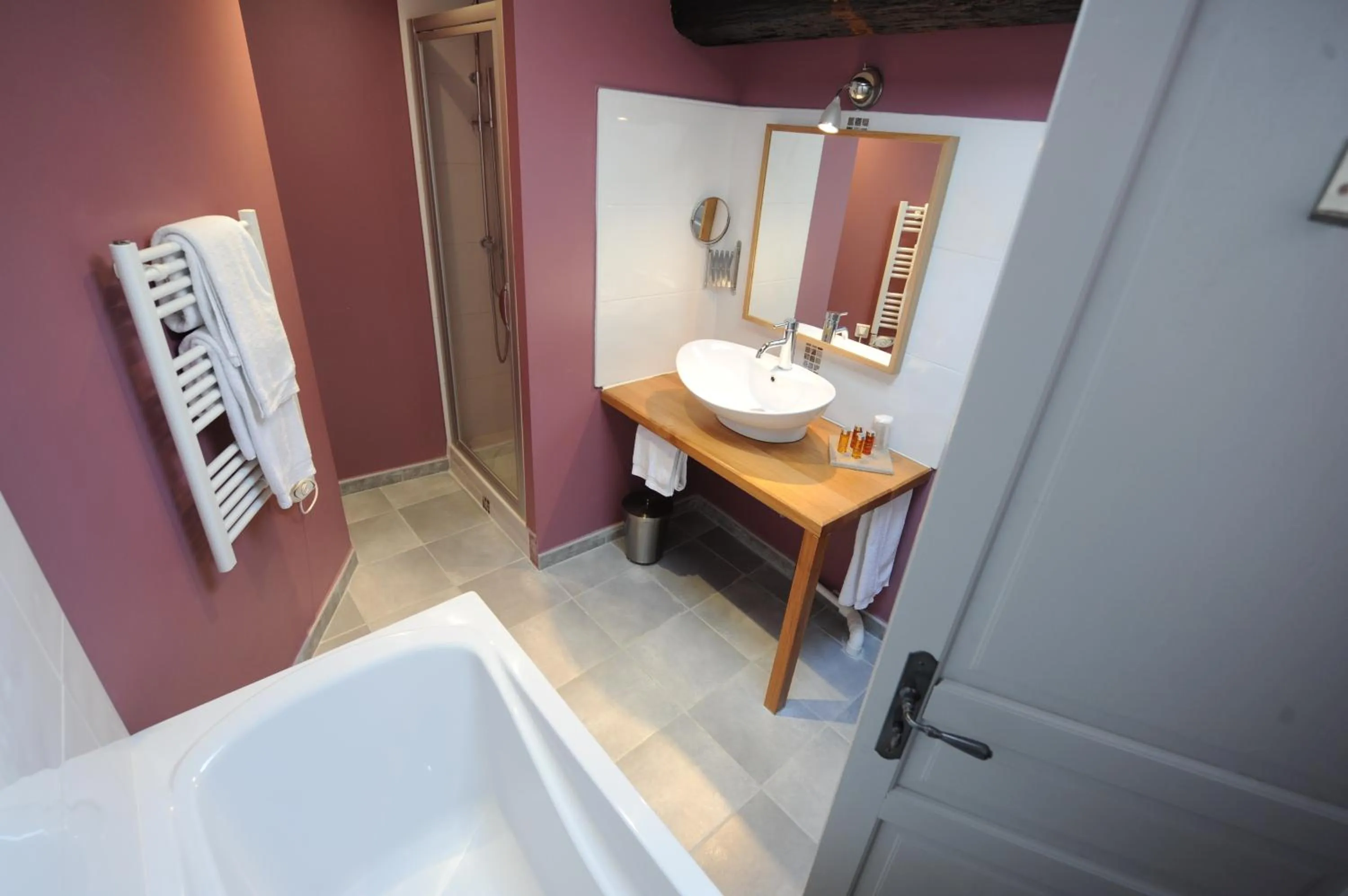 Bathroom in Logis Hôtel Château De Palaja