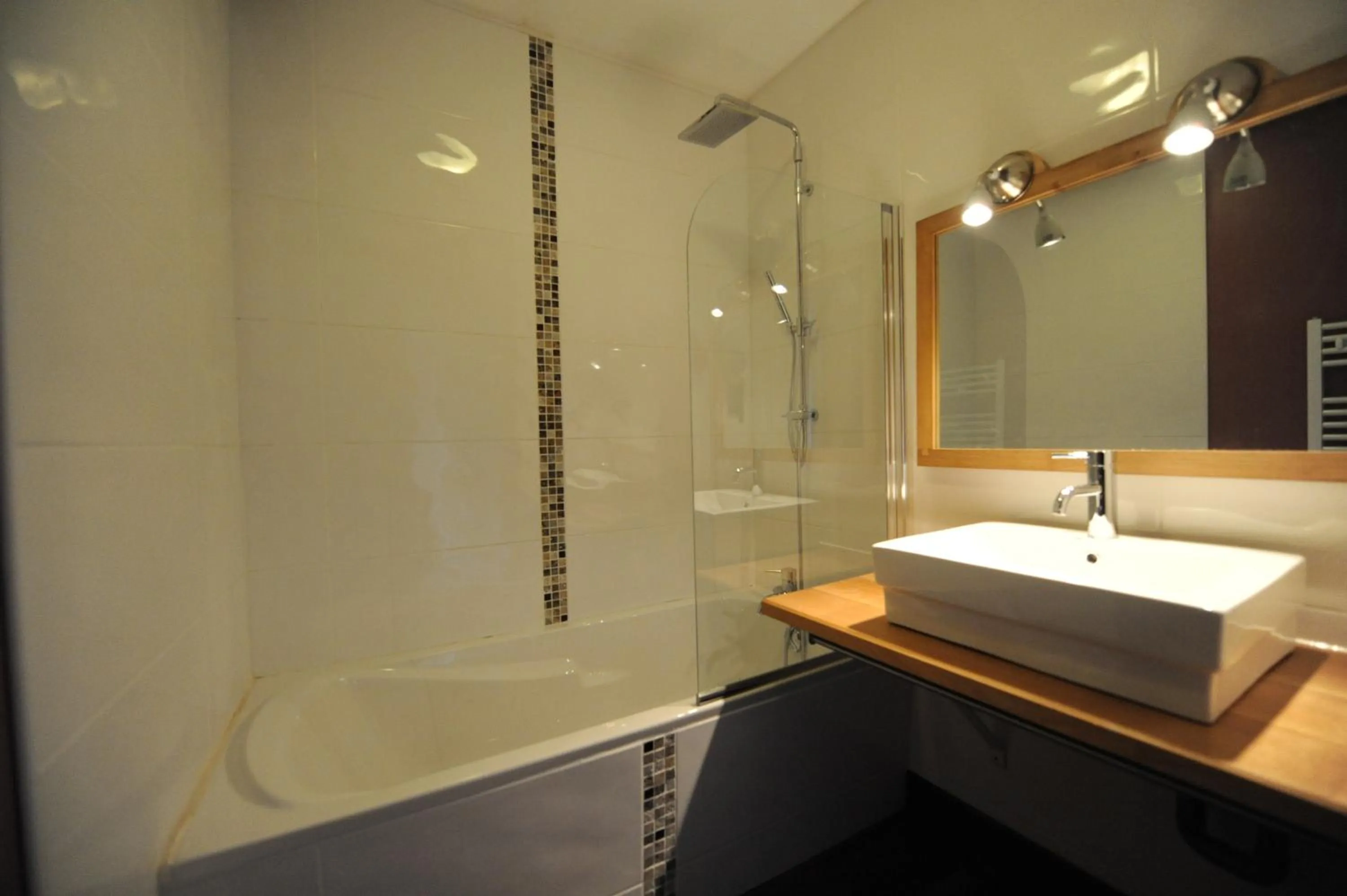 Bathroom in Logis Hôtel Château De Palaja