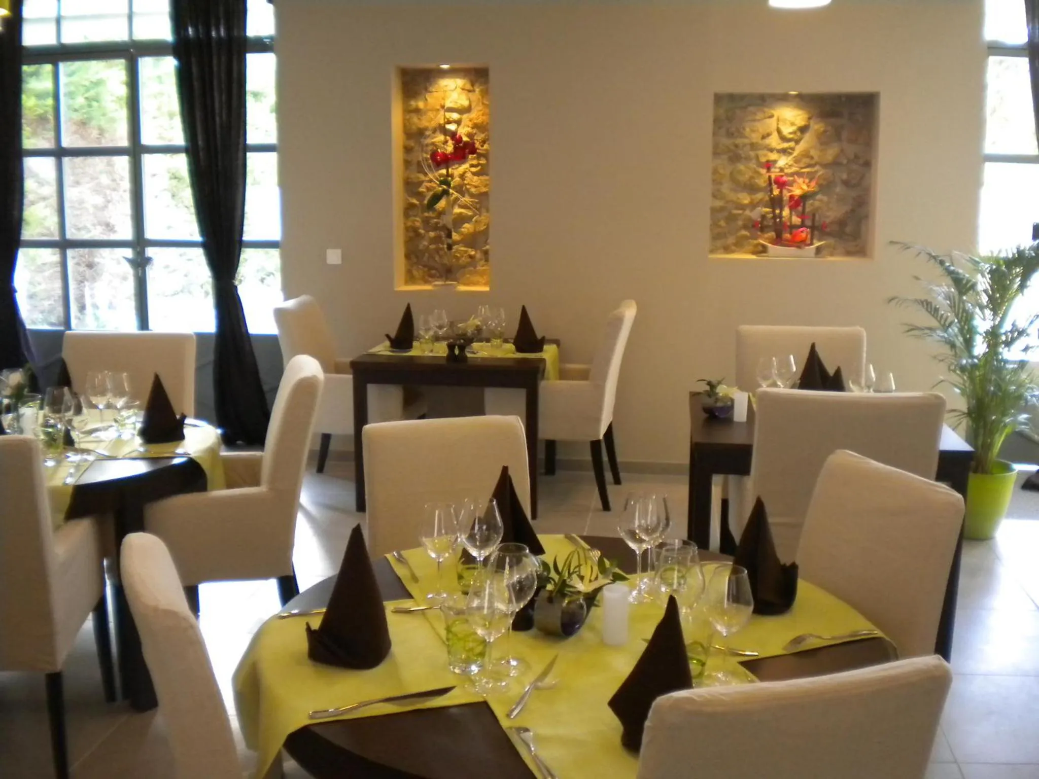 Restaurant/places to eat in Logis Hôtel Château De Palaja