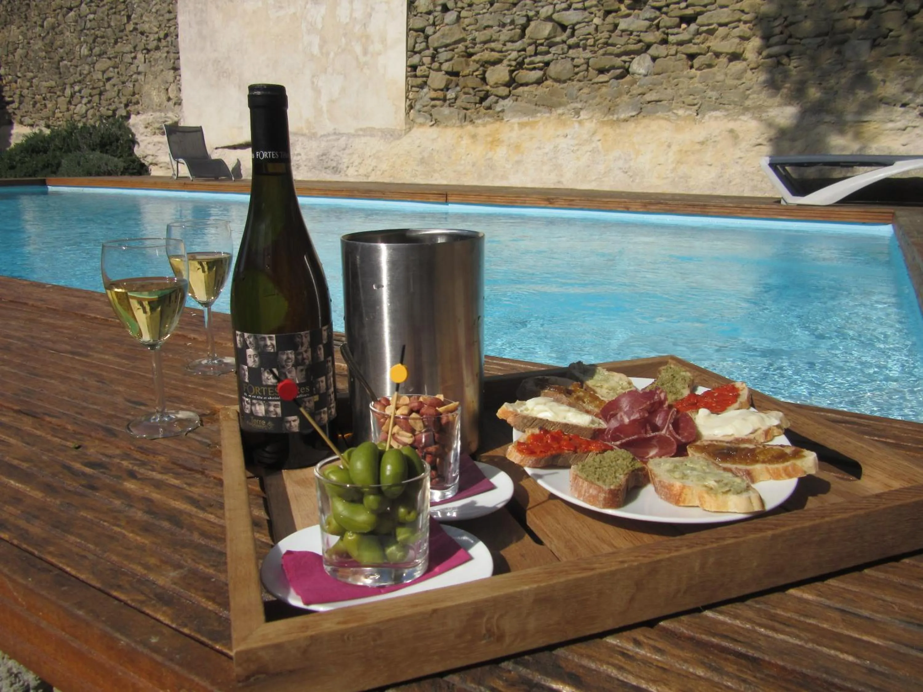 Food and drinks in Logis Hôtel Château De Palaja