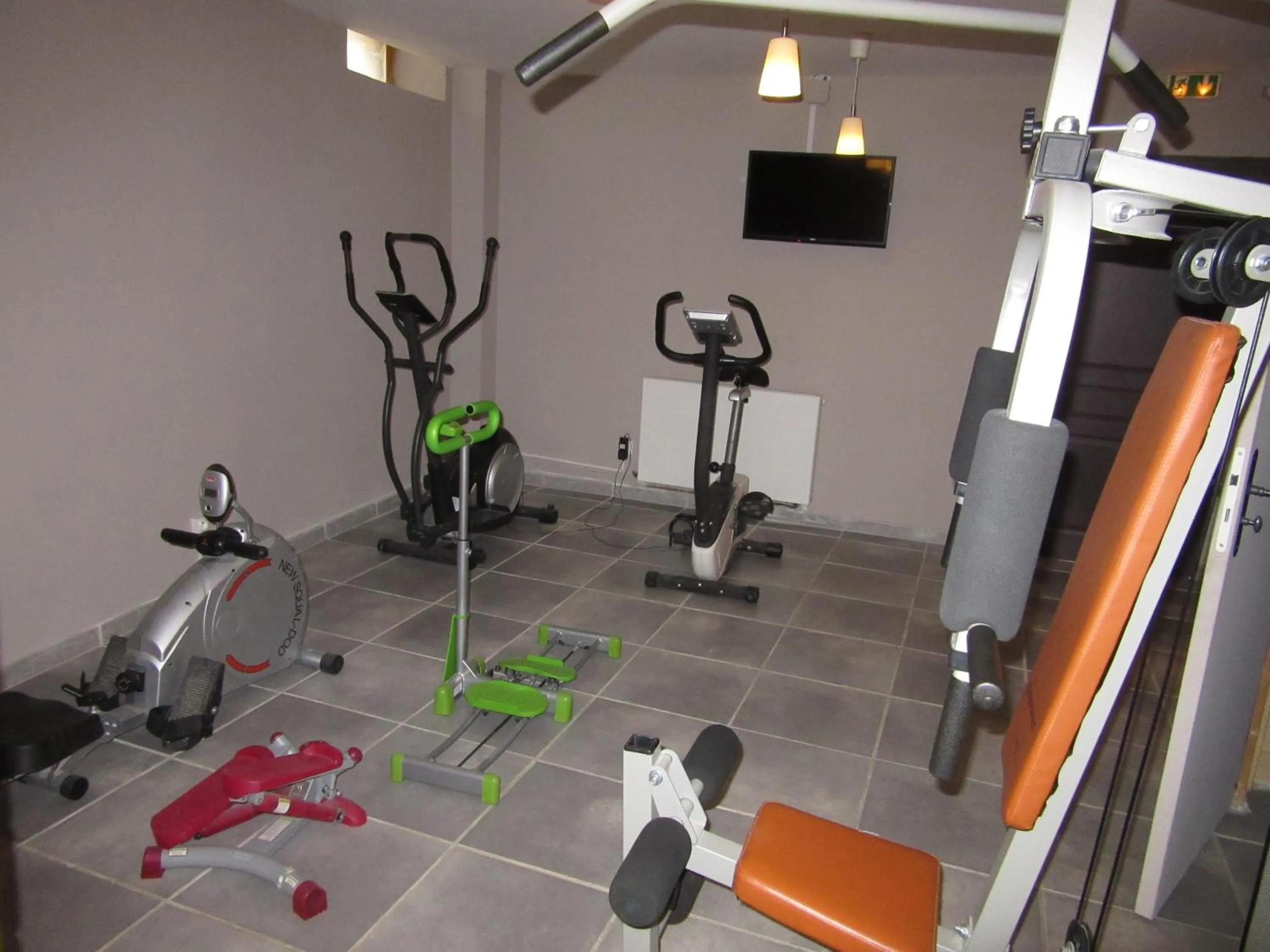 Fitness centre/facilities in Logis Hôtel Château De Palaja