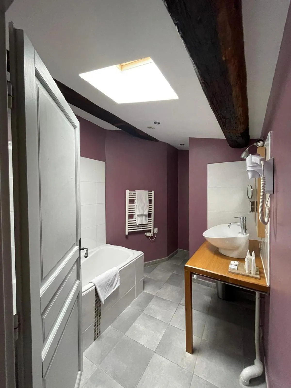 Bathroom, Bed in Logis Hôtel Château De Palaja