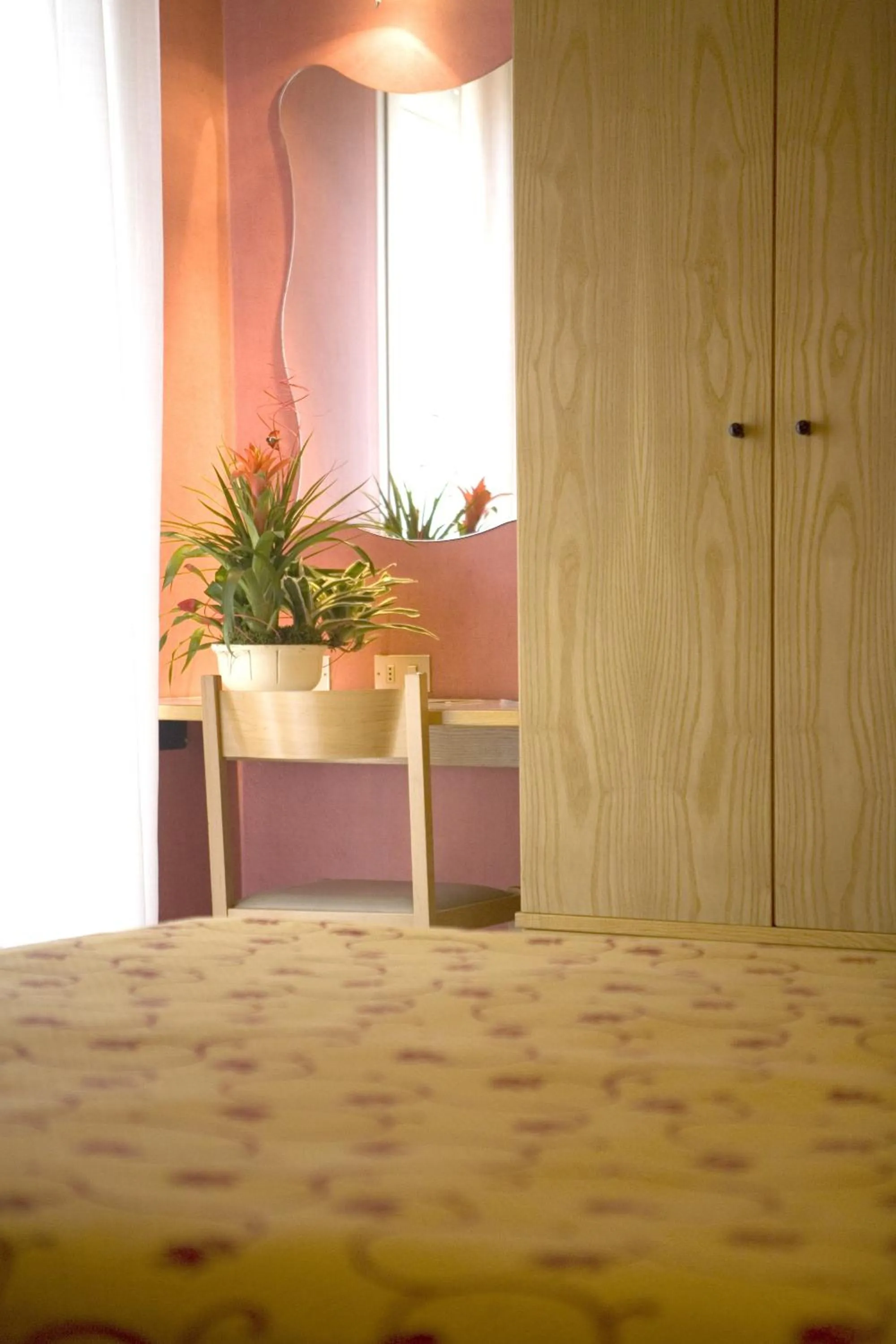 Seating area in Hotel Junior