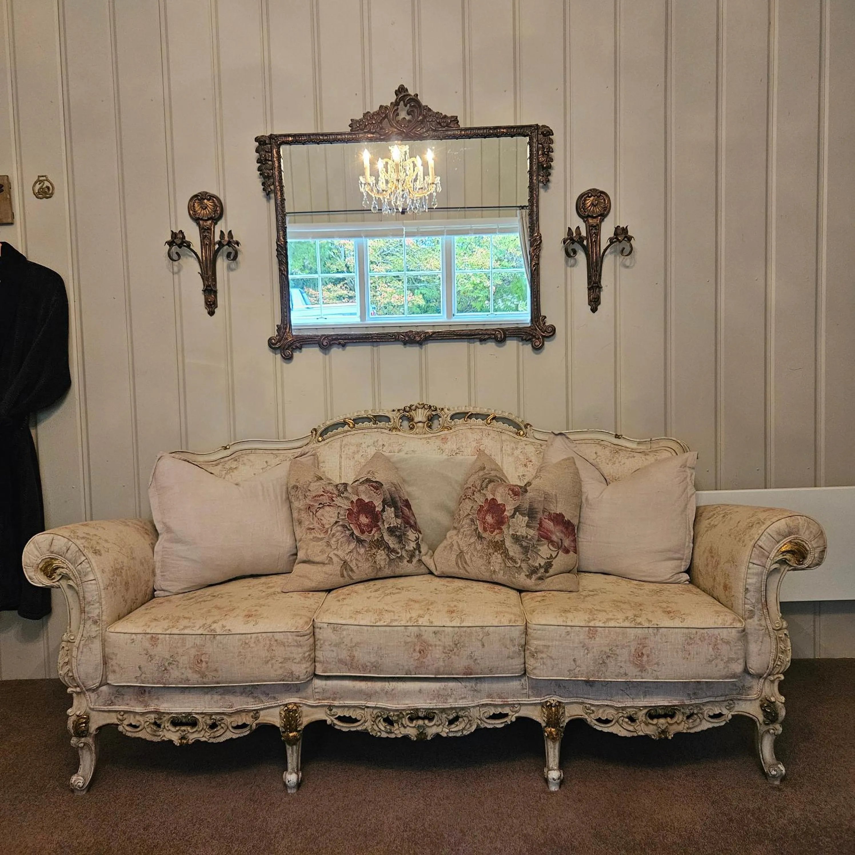 Seating area in Whiteacres
