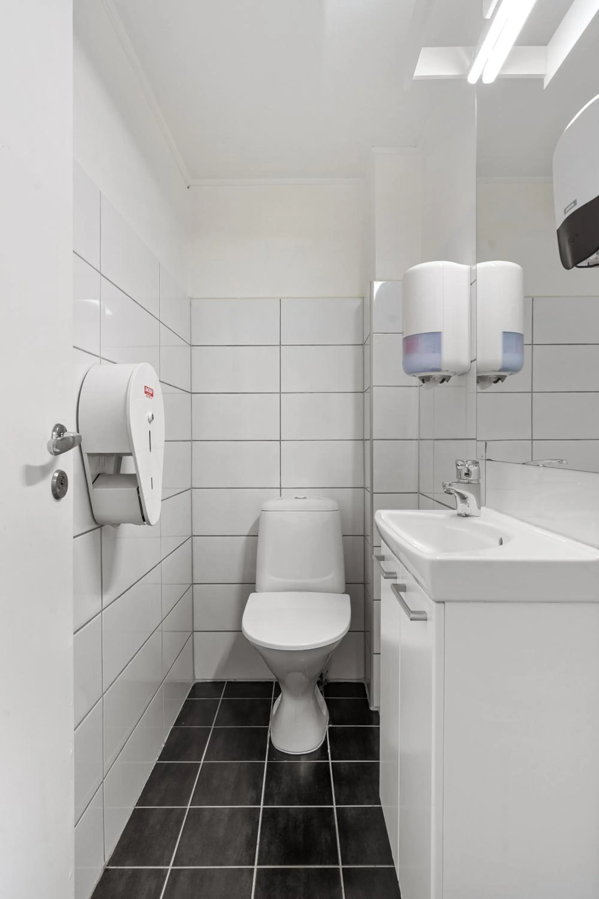 Shower in Enter Backpack Hotel