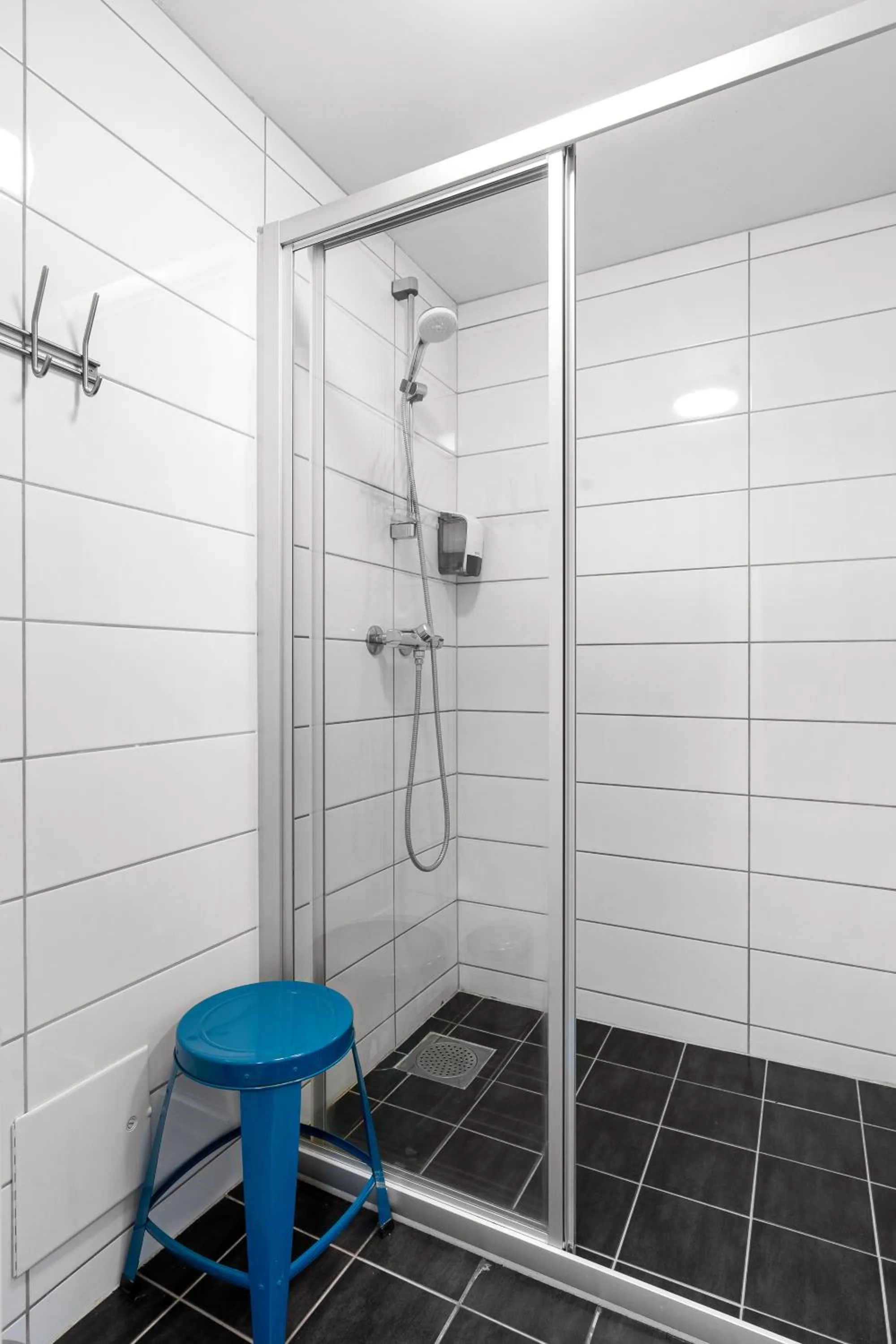 Shower in Enter Backpack Hotel