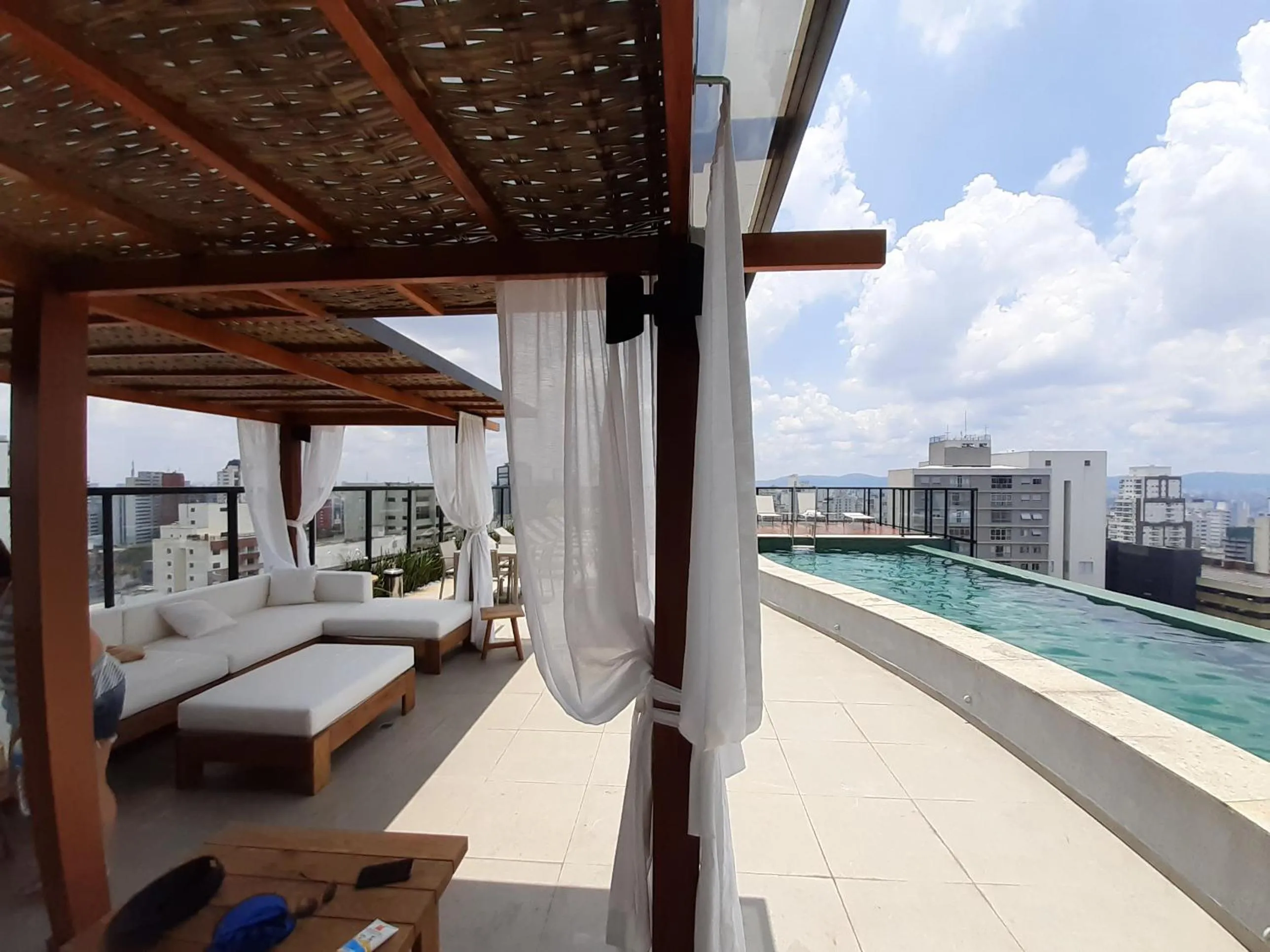 Roof Top Bela Cintra Residence