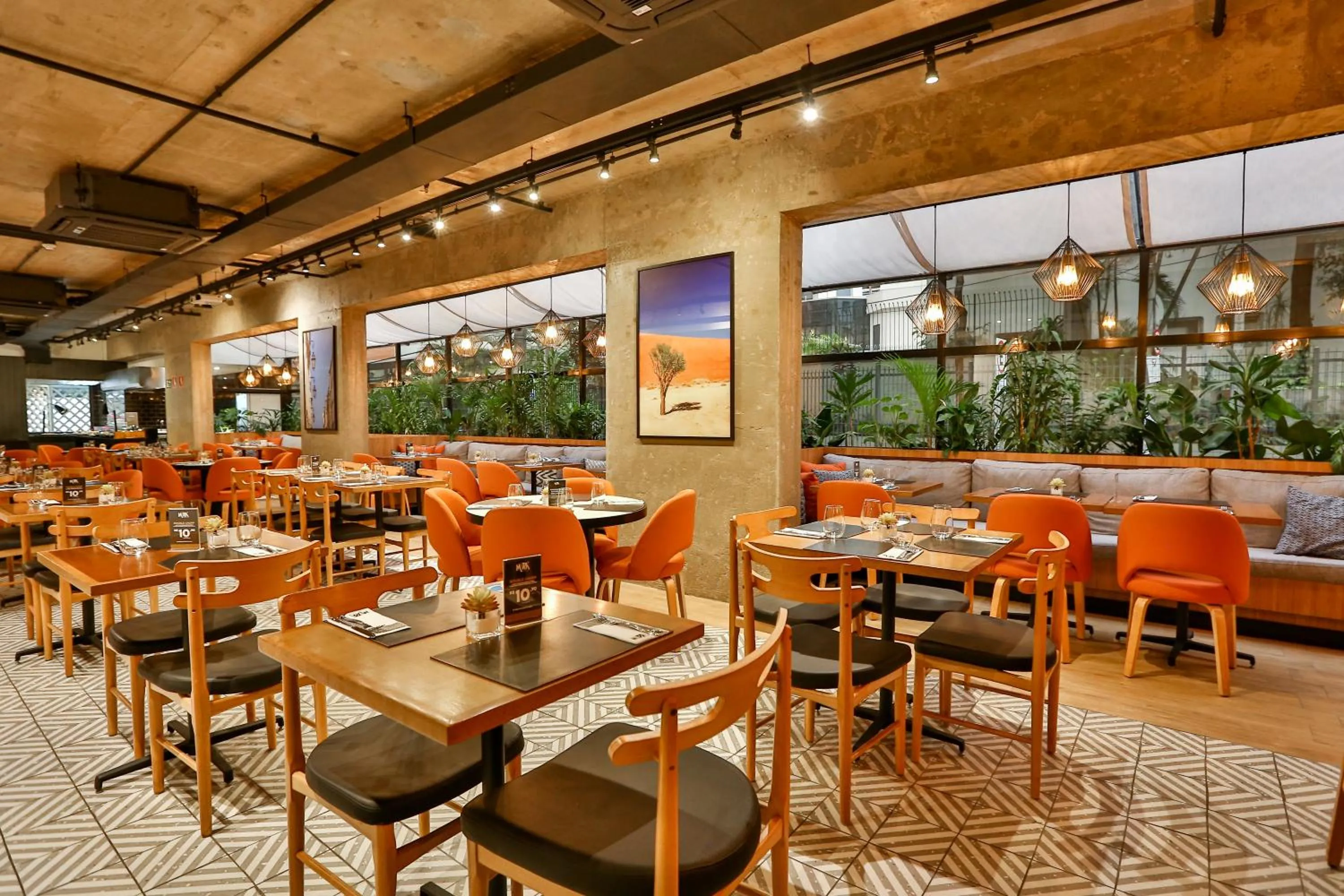 Restaurant/places to eat in Transamerica Executive Jardins