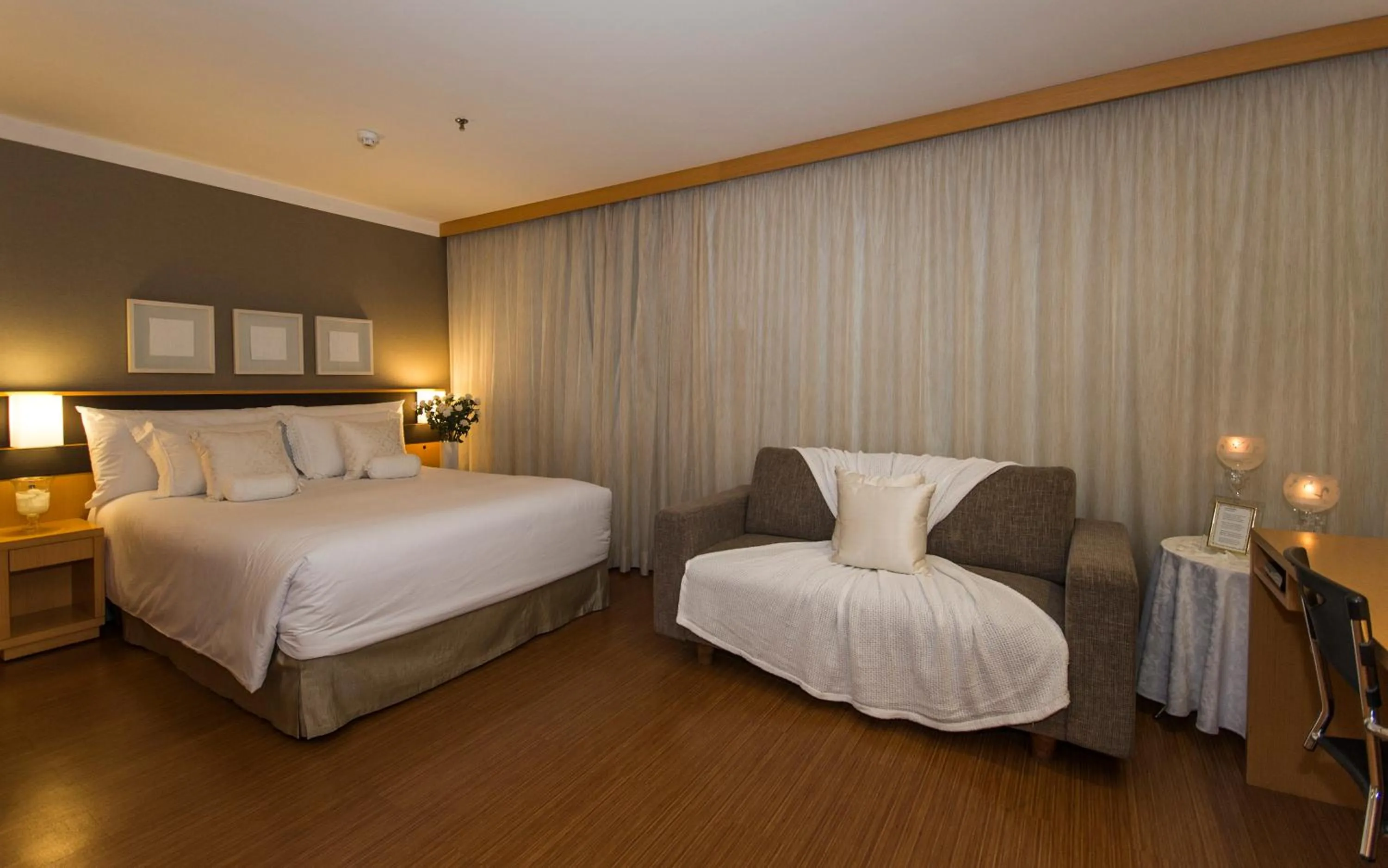 Photo of the whole room, Bed in Transamerica Executive Jardins