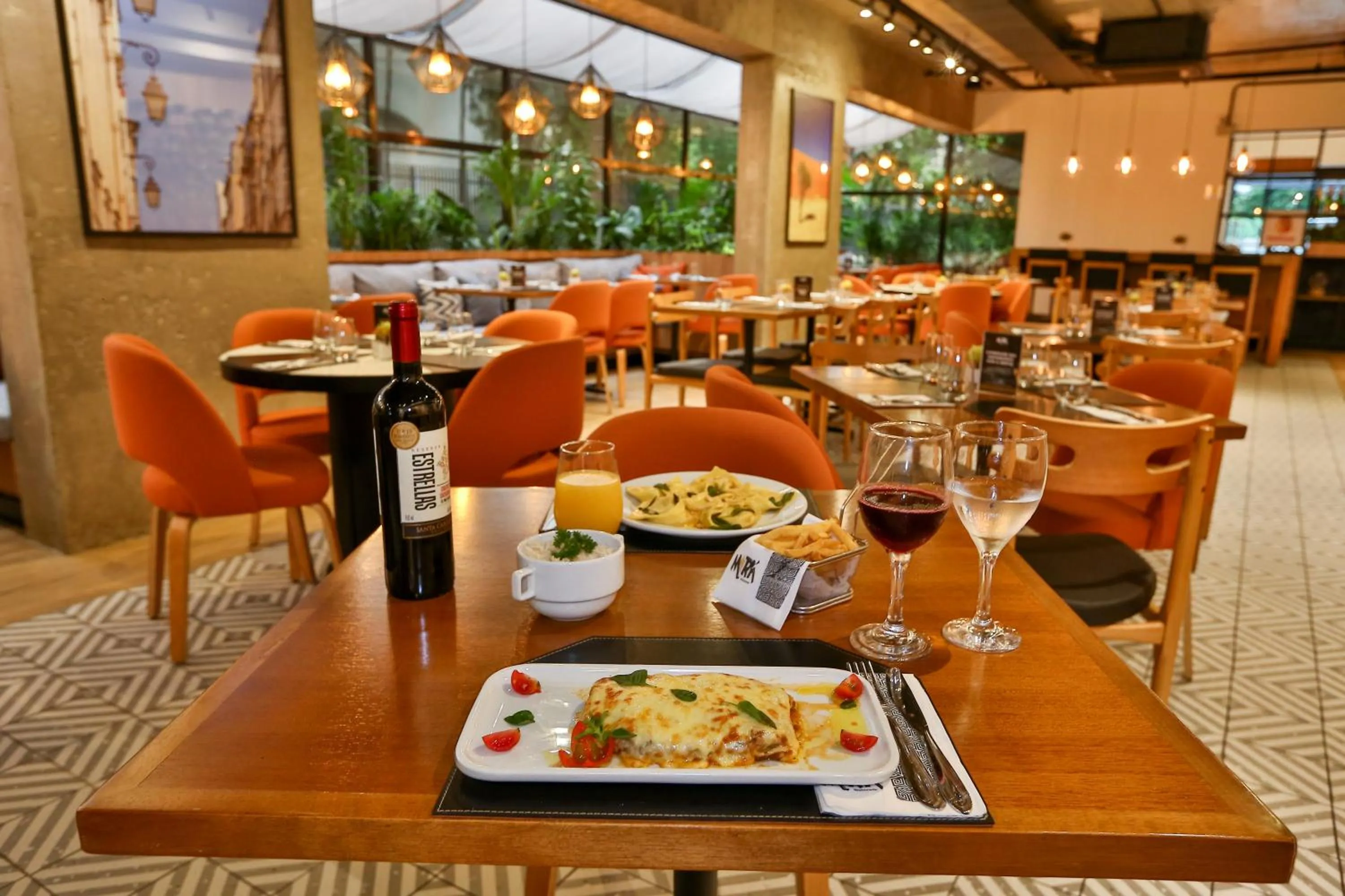 Restaurant/places to eat in Transamerica Executive Jardins