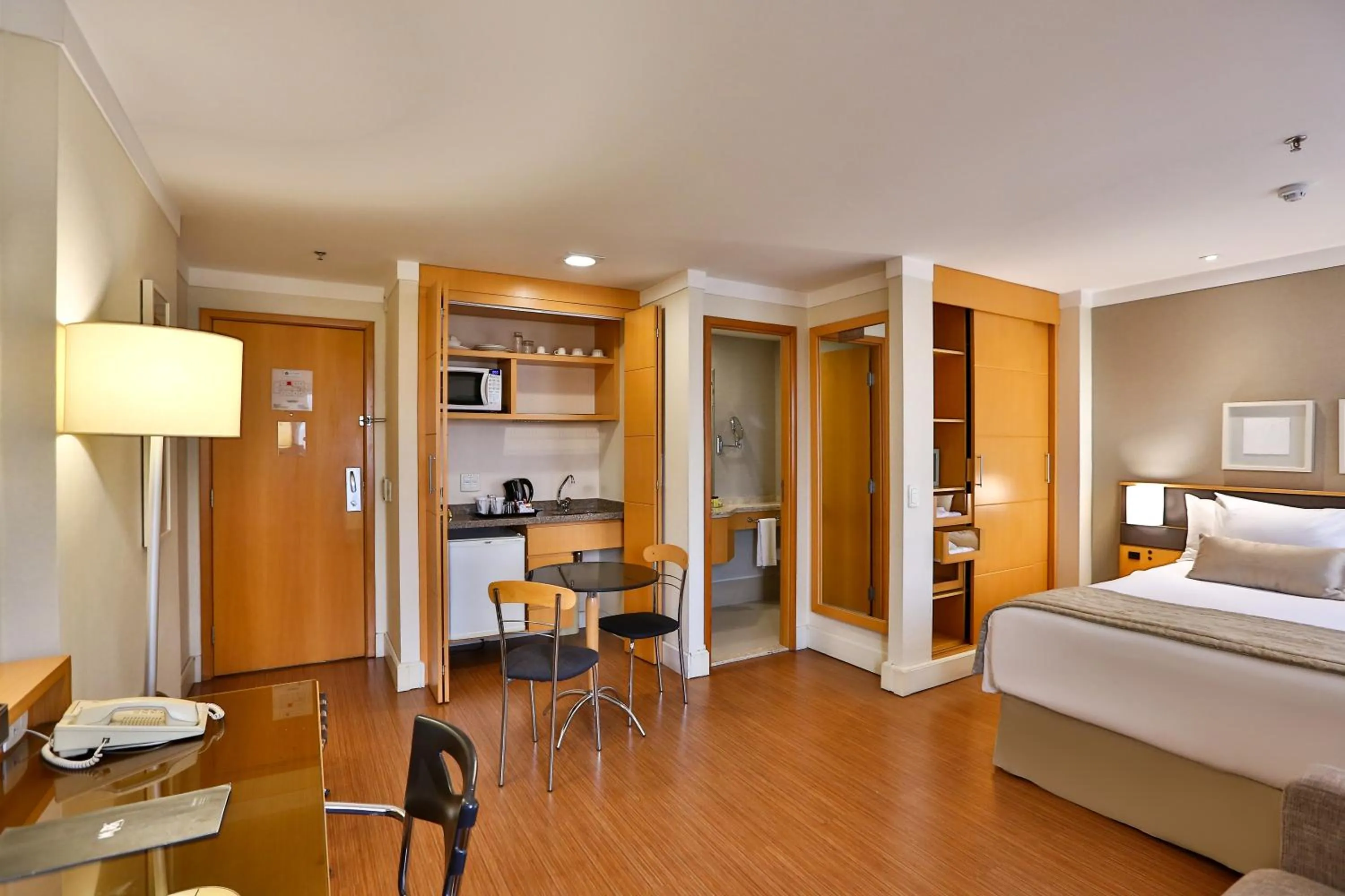 Photo of the whole room, Bed in Transamerica Executive Jardins