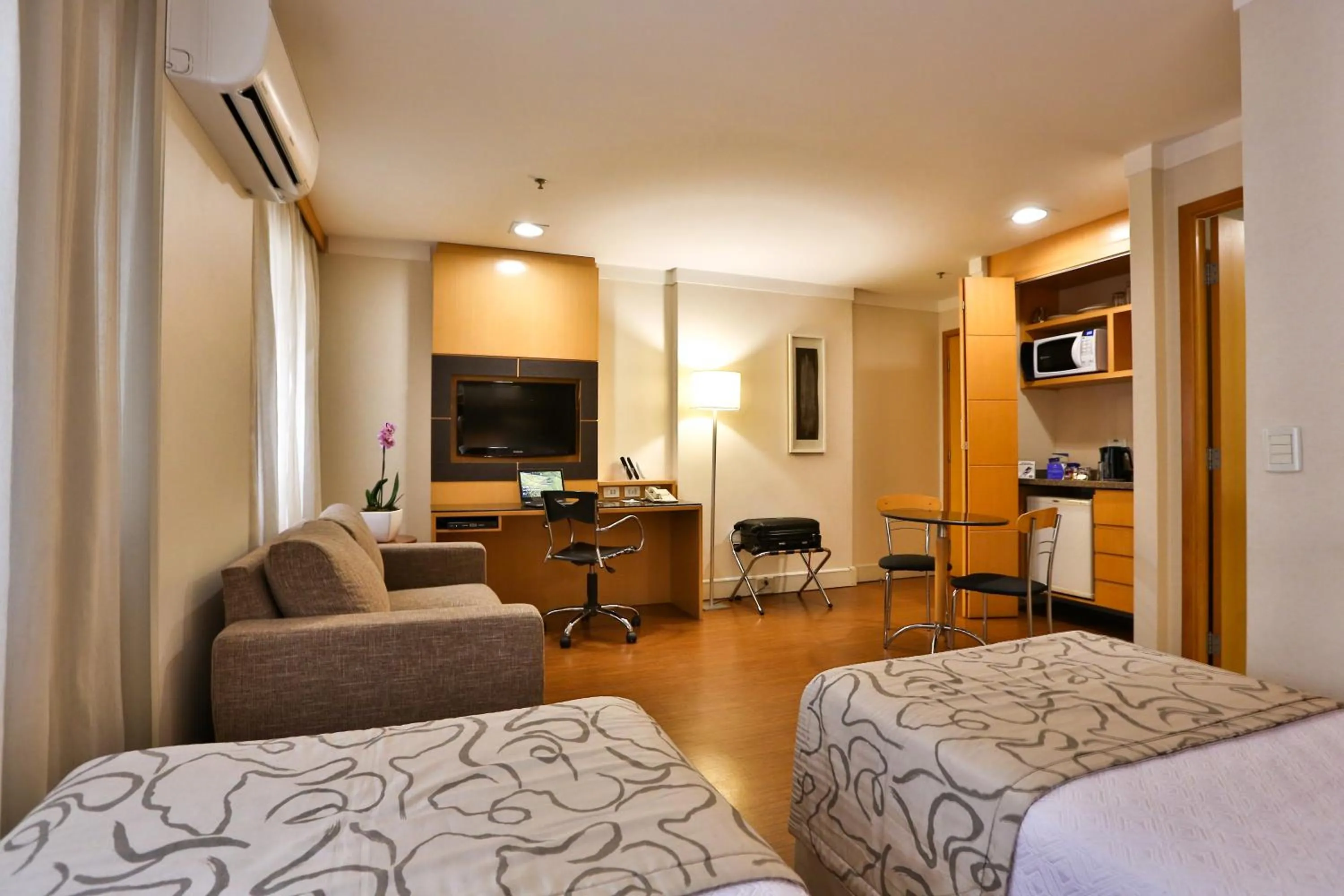 Bedroom, Bed in Transamerica Executive Jardins