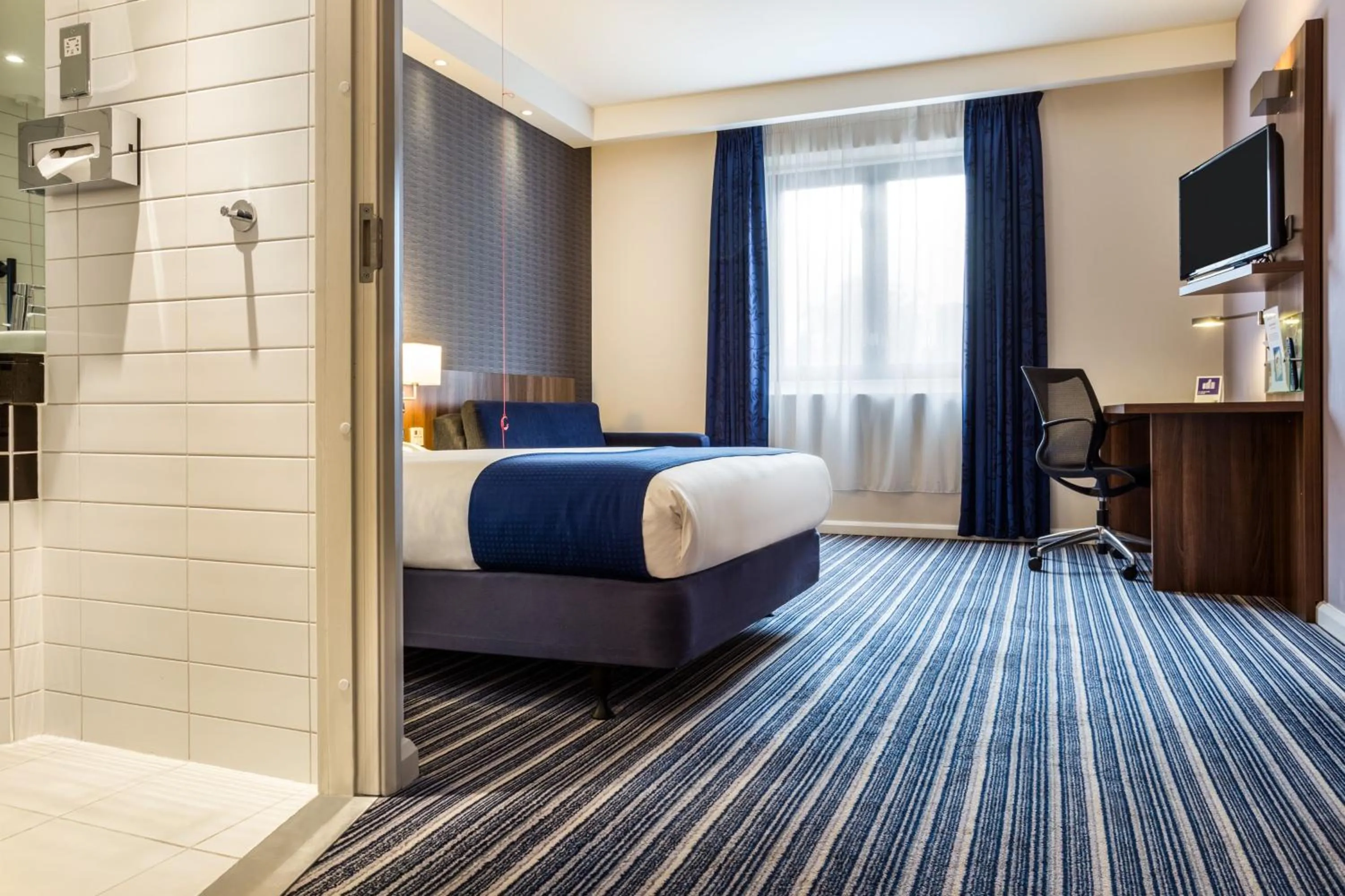 Photo of the whole room, Bed in Holiday Inn Express Colchester by IHG