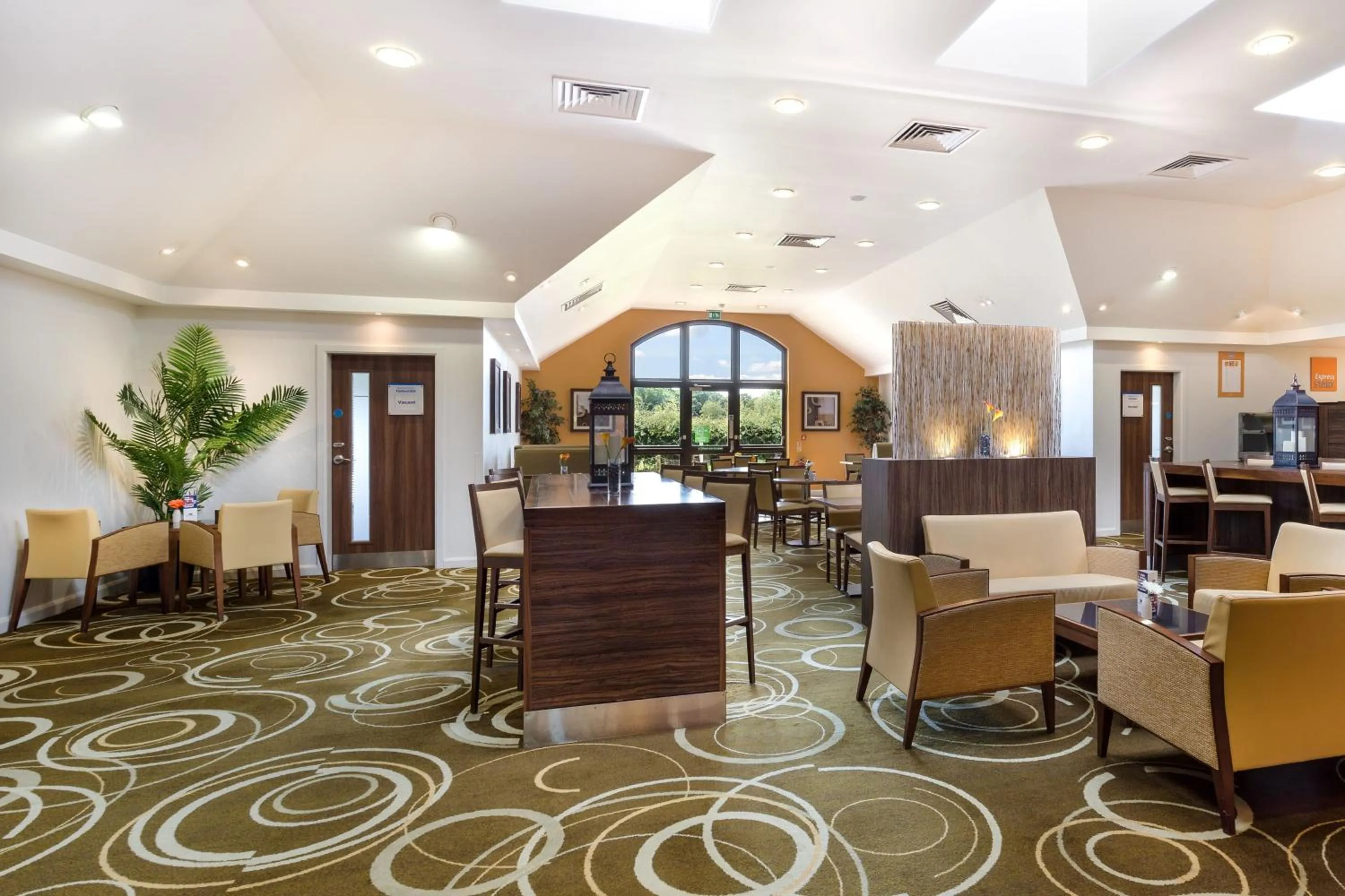 Restaurant/places to eat in Holiday Inn Express Colchester by IHG
