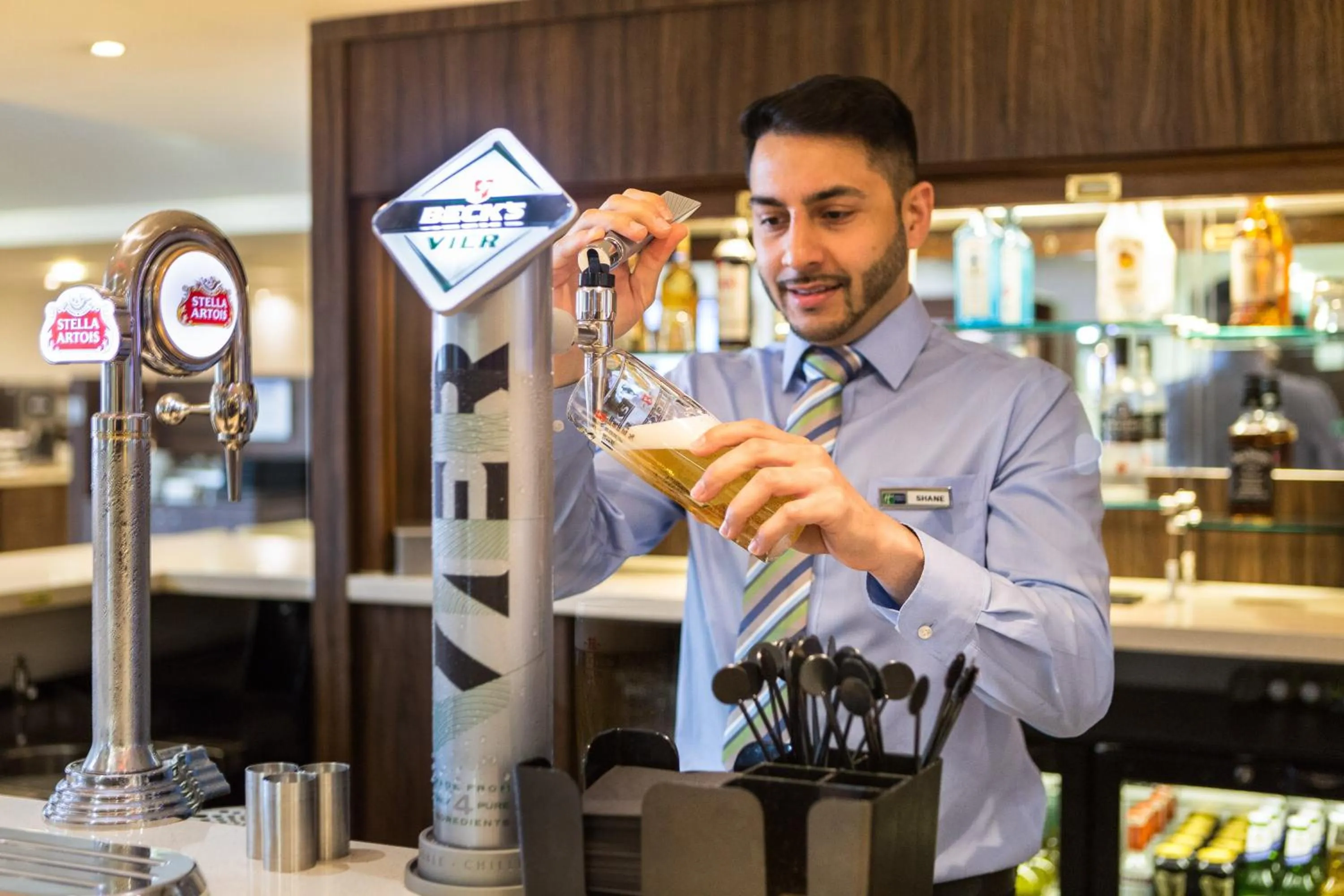 Lounge or bar in Holiday Inn Express Colchester by IHG