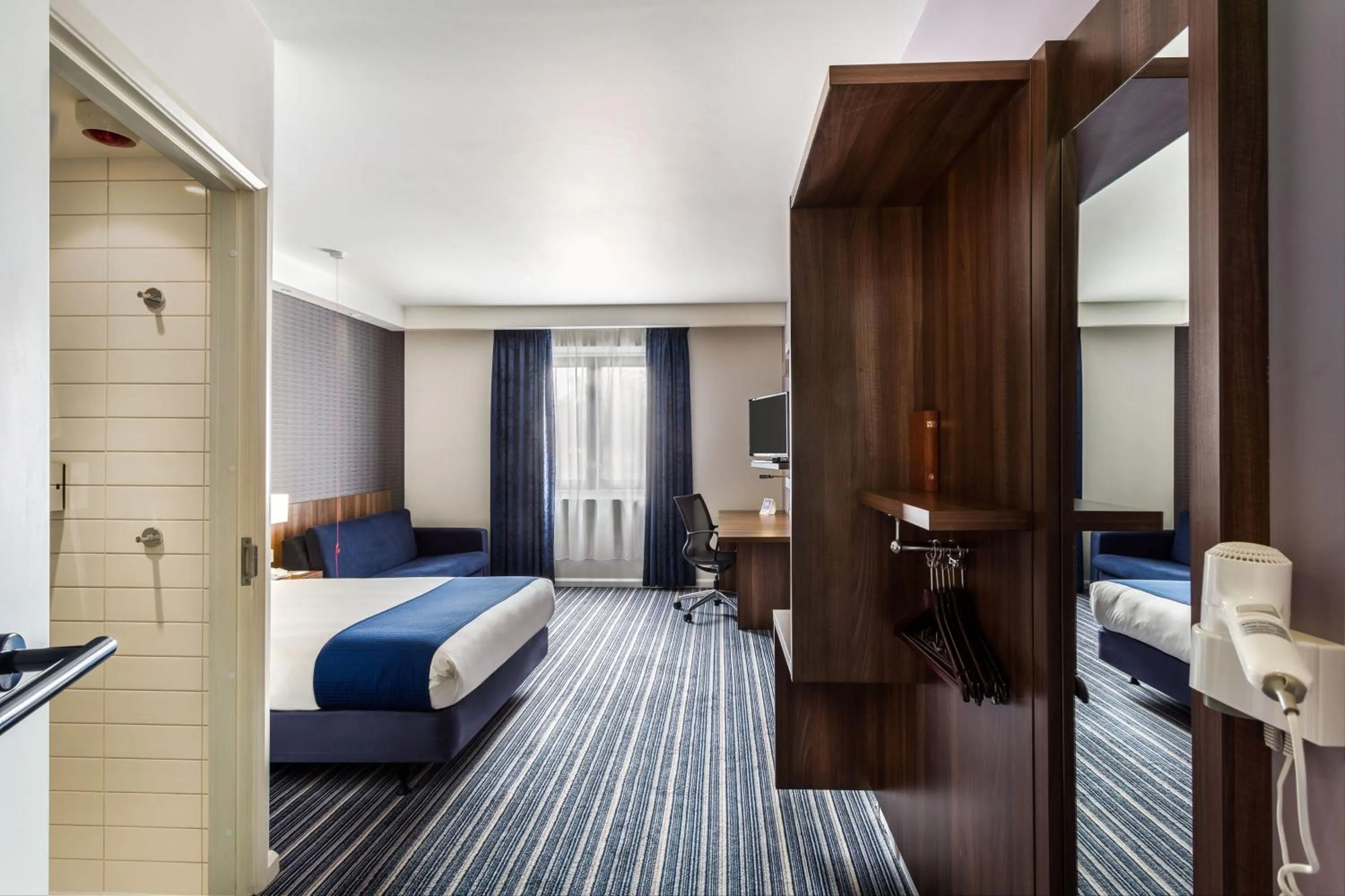 Photo of the whole room, Bed in Holiday Inn Express Colchester by IHG