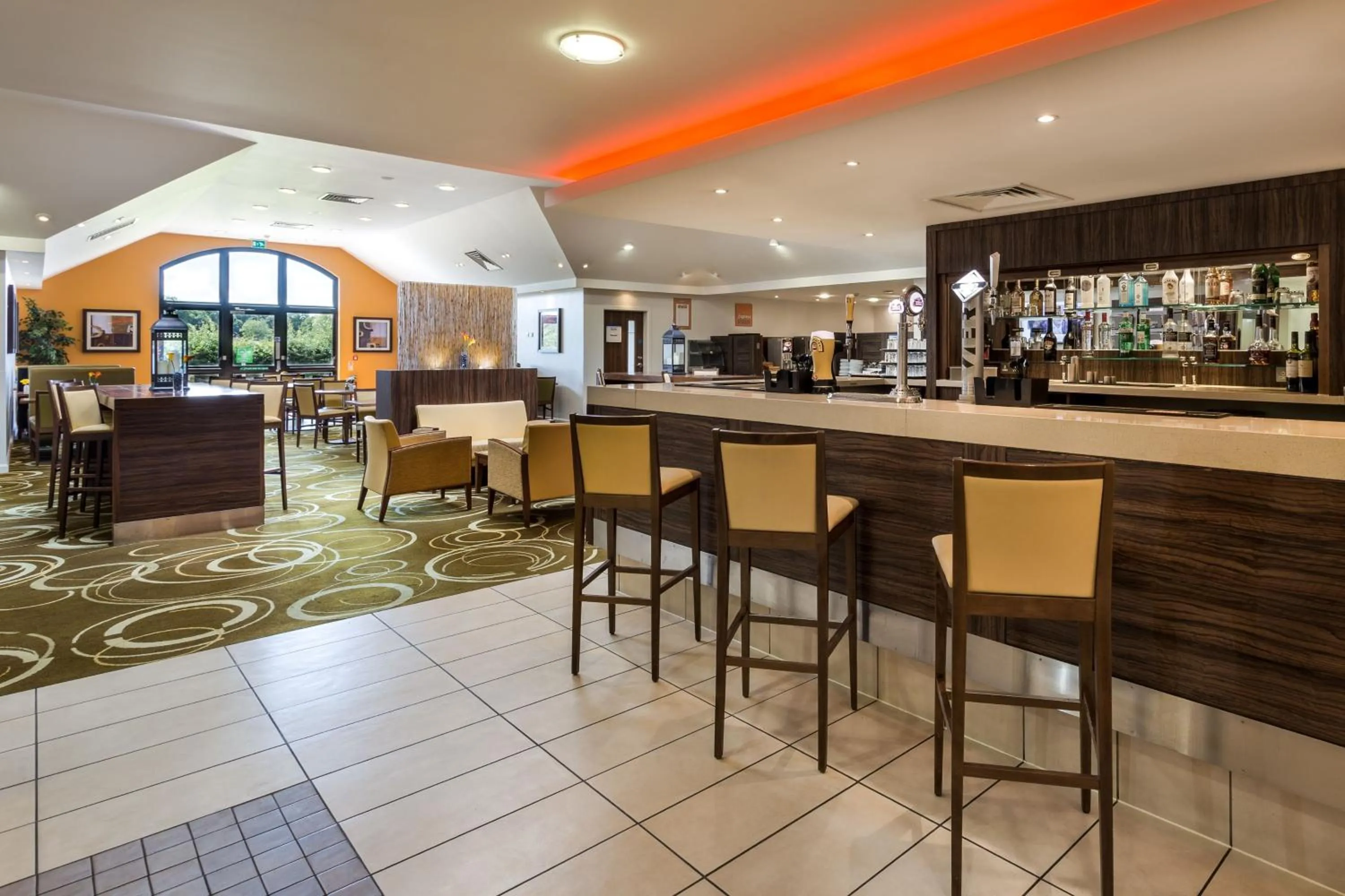 Lounge or bar in Holiday Inn Express Colchester by IHG
