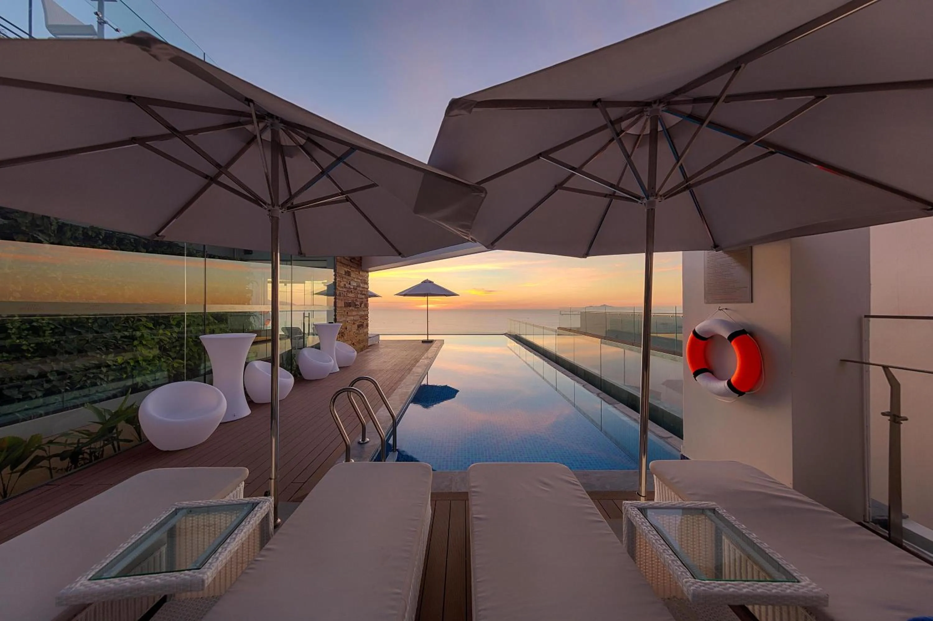 Swimming pool in Parosand Da Nang Hotel -Belle Maison Parosand Da Nang Hotel