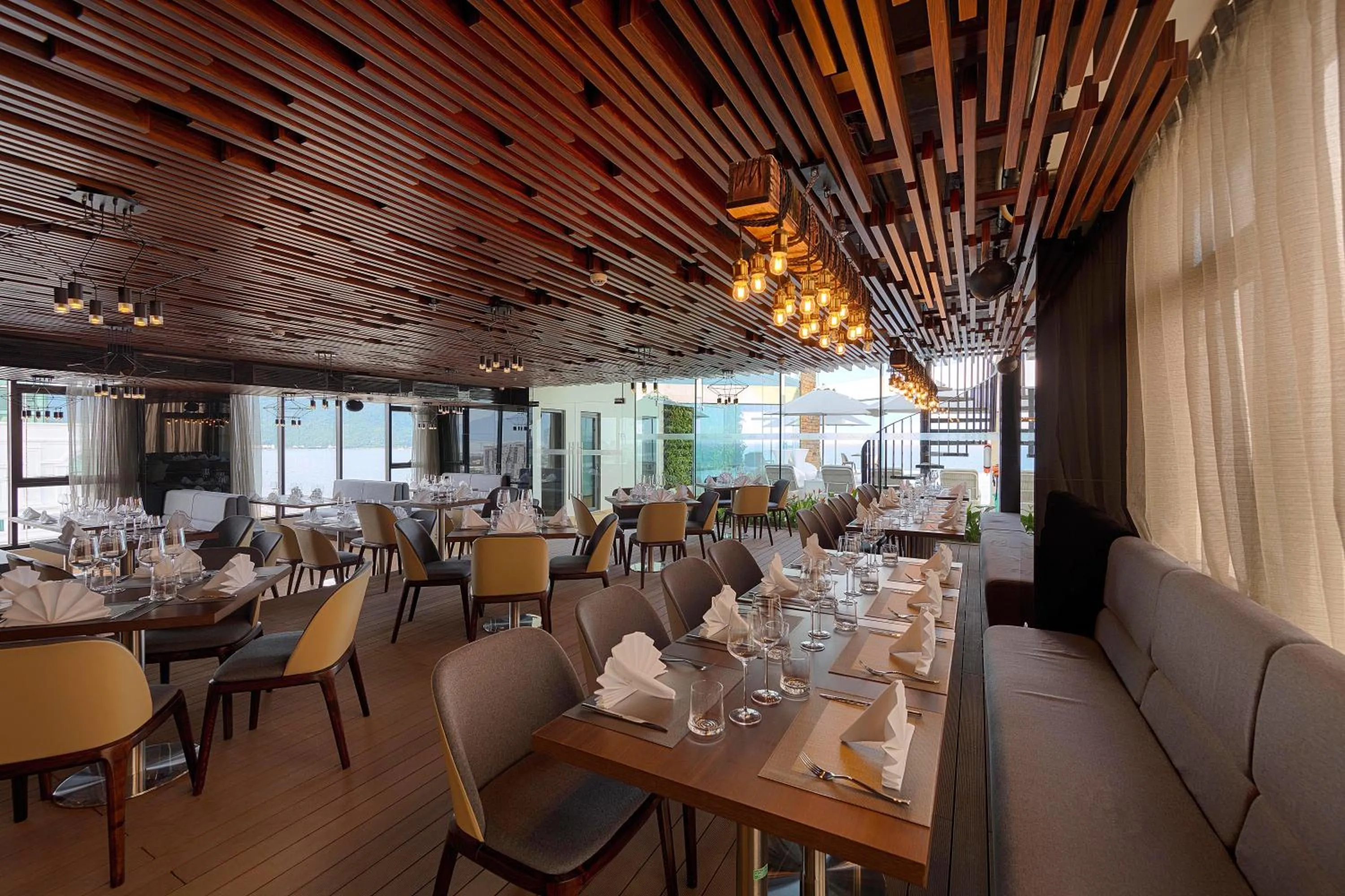 Restaurant/places to eat in Parosand Da Nang Hotel -Belle Maison Parosand Da Nang Hotel