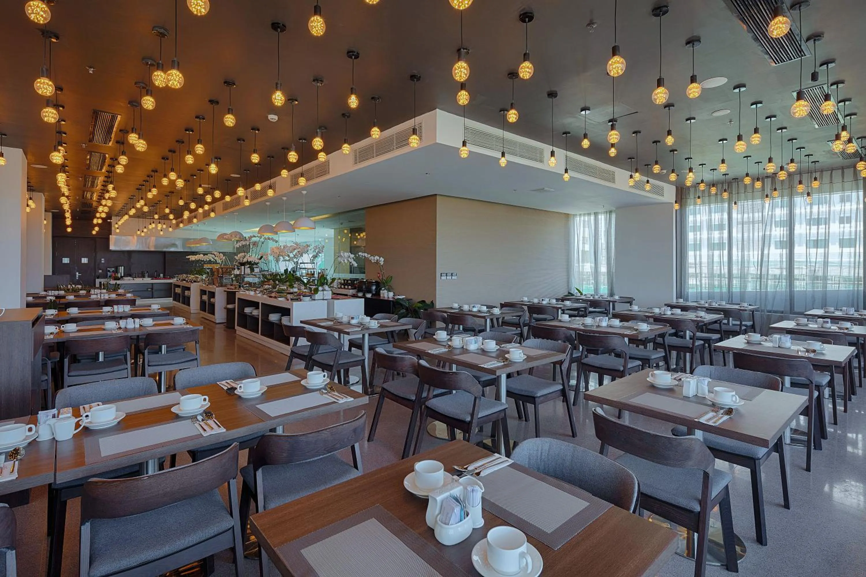 Restaurant/places to eat in Parosand Da Nang Hotel -Belle Maison Parosand Da Nang Hotel