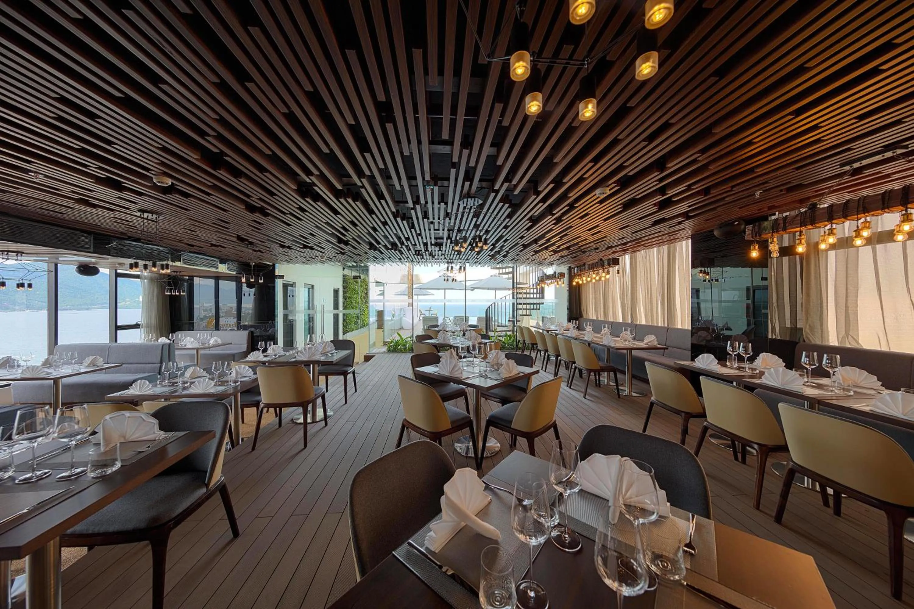 Restaurant/places to eat in Parosand Da Nang Hotel -Belle Maison Parosand Da Nang Hotel