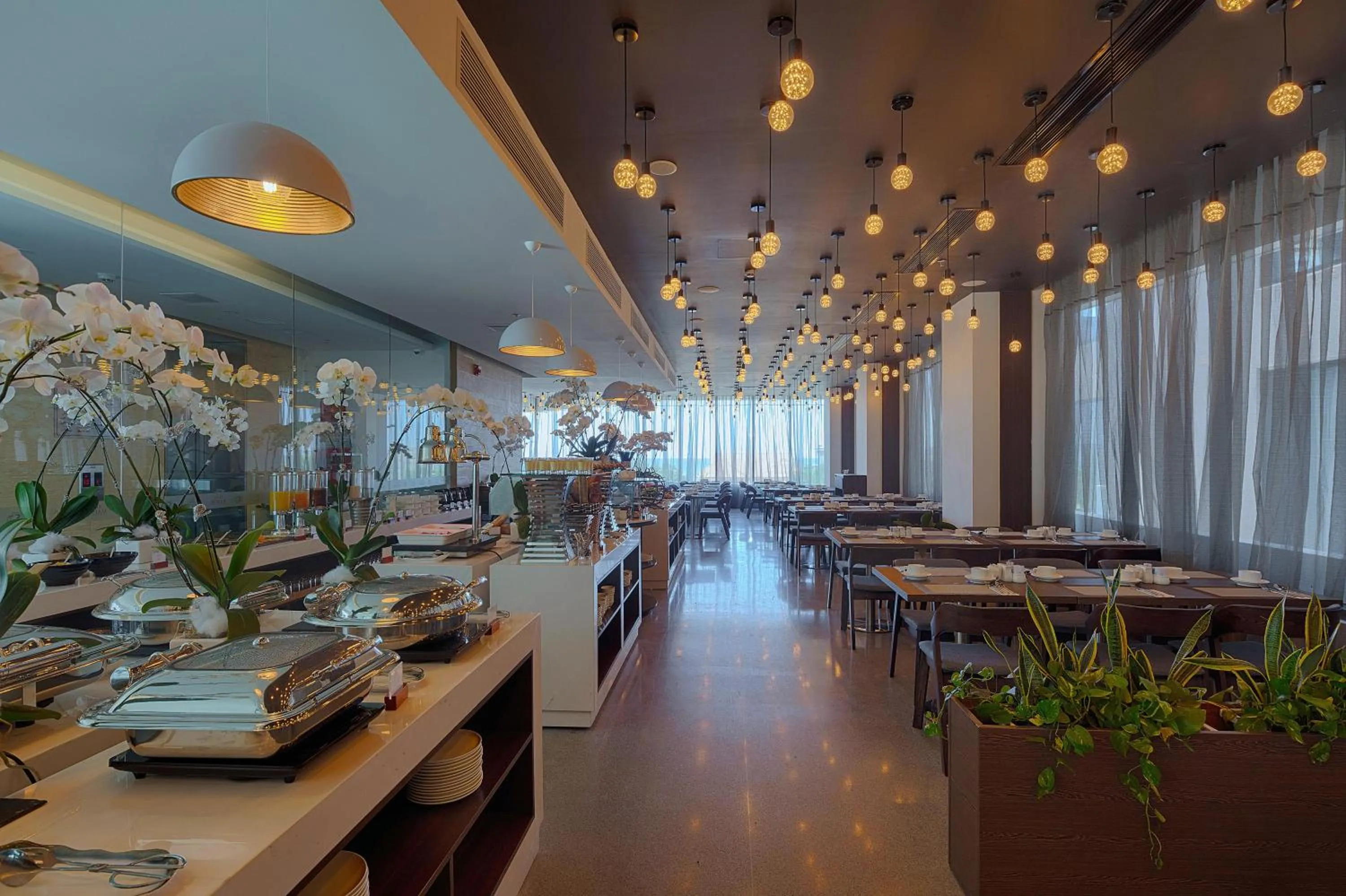 Restaurant/places to eat in Parosand Da Nang Hotel -Belle Maison Parosand Da Nang Hotel