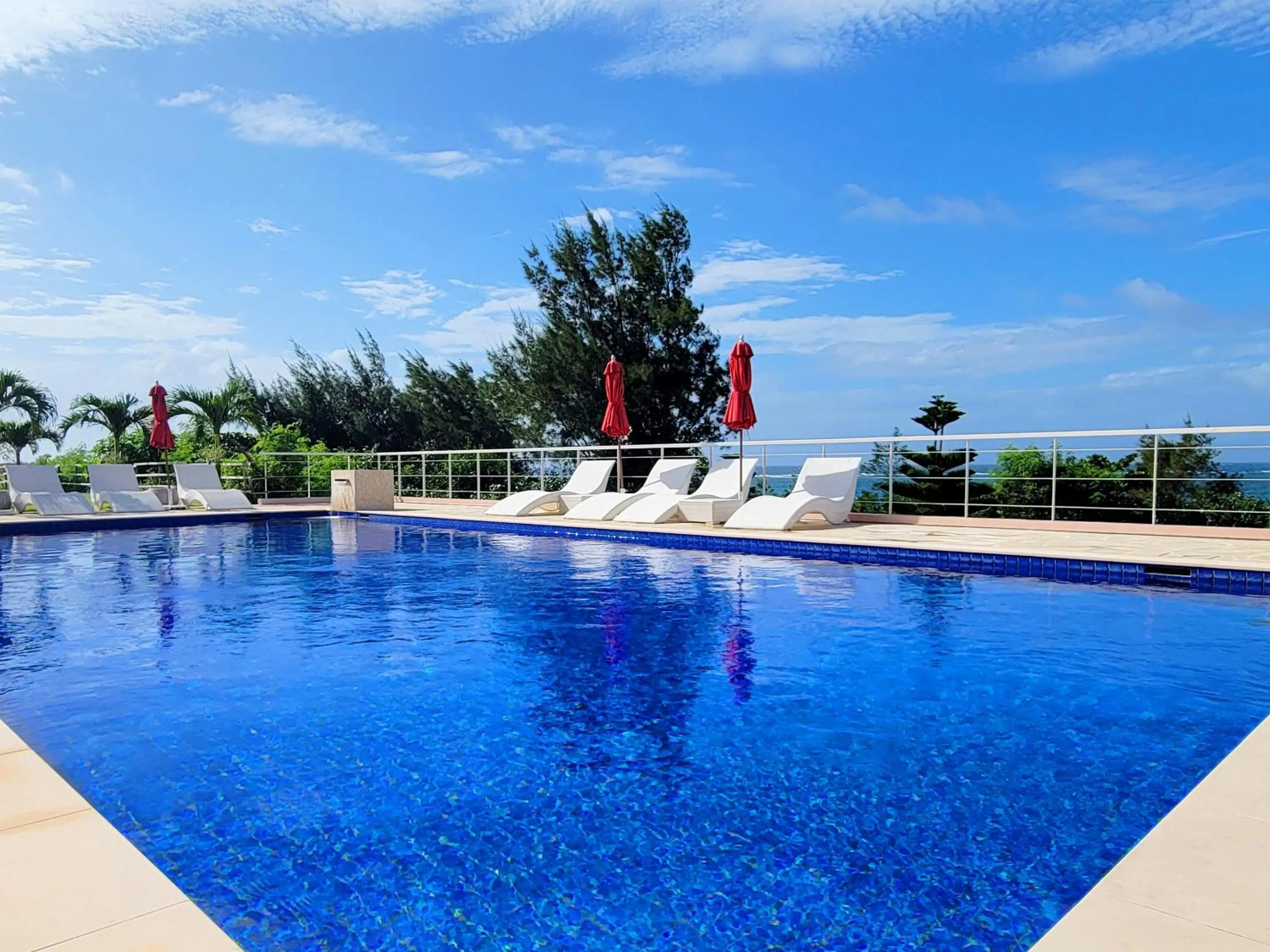 Swimming pool in Hot Cross Point Santa Monica