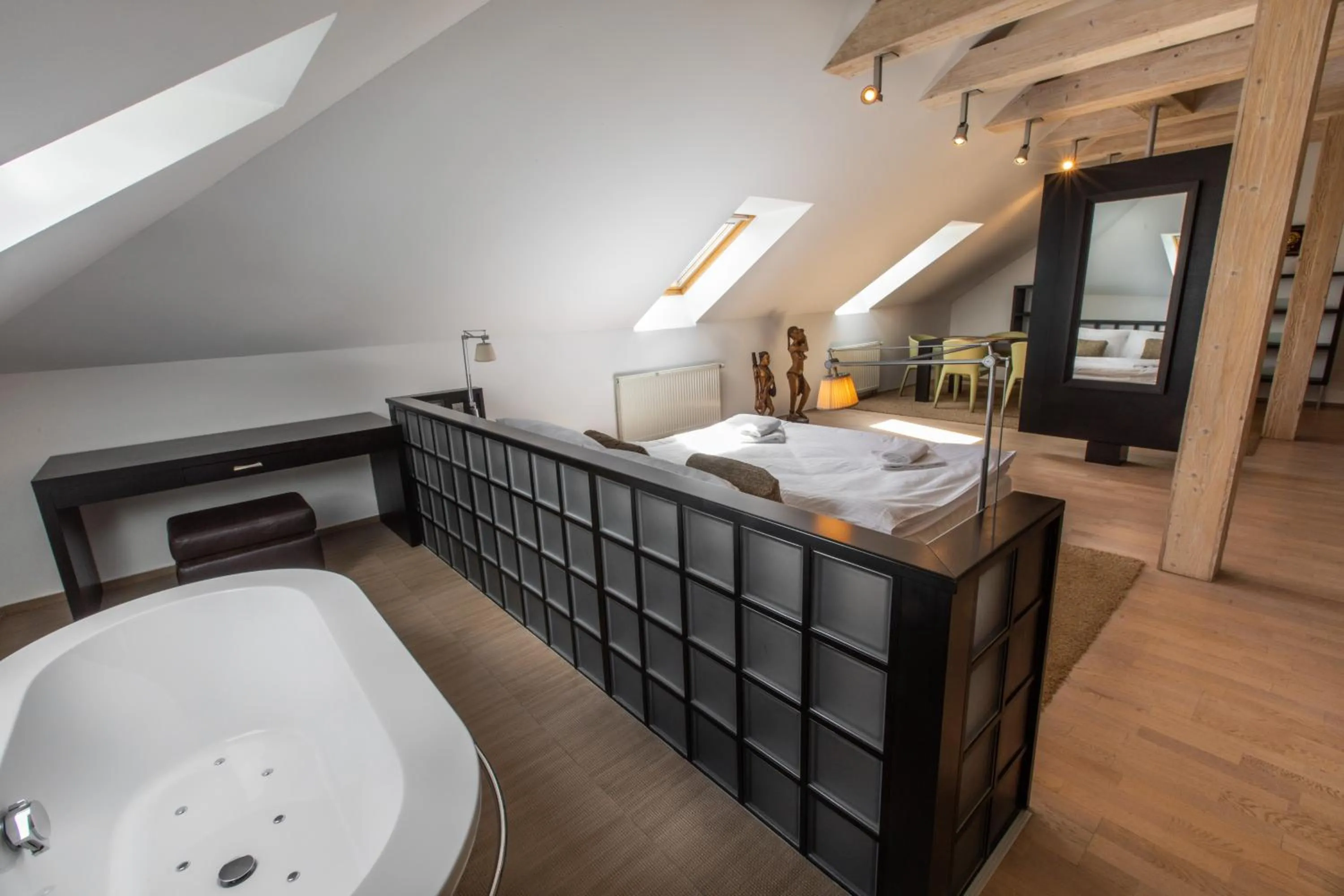 Hot Tub, Bed in Hotel Villa Nečas Žilina