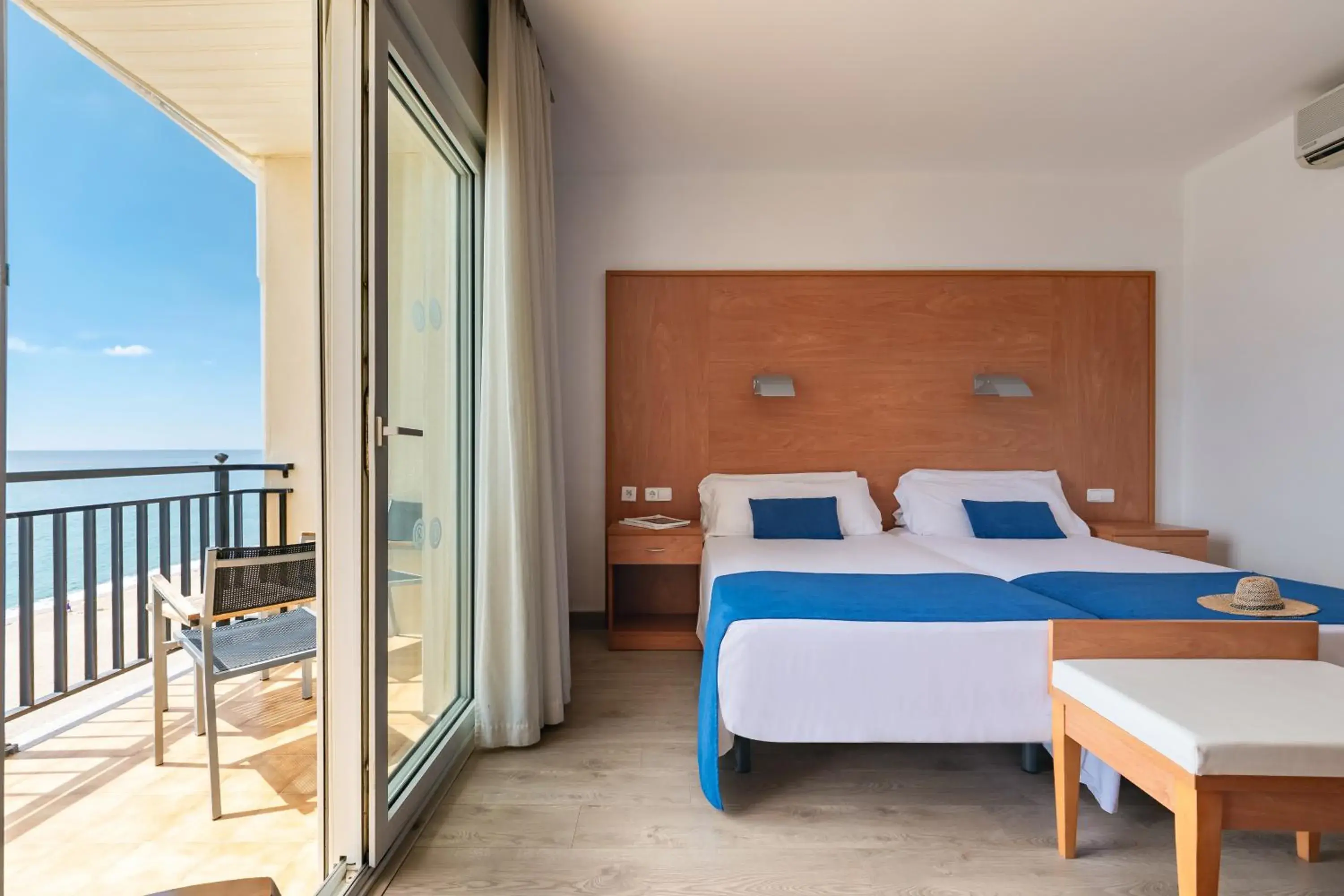 Twin Room with Sea View in Hotel Horitzó by Pierre & Vacances Twin Room with Sea View in Hotel Horitzó by Pierre & Vacances