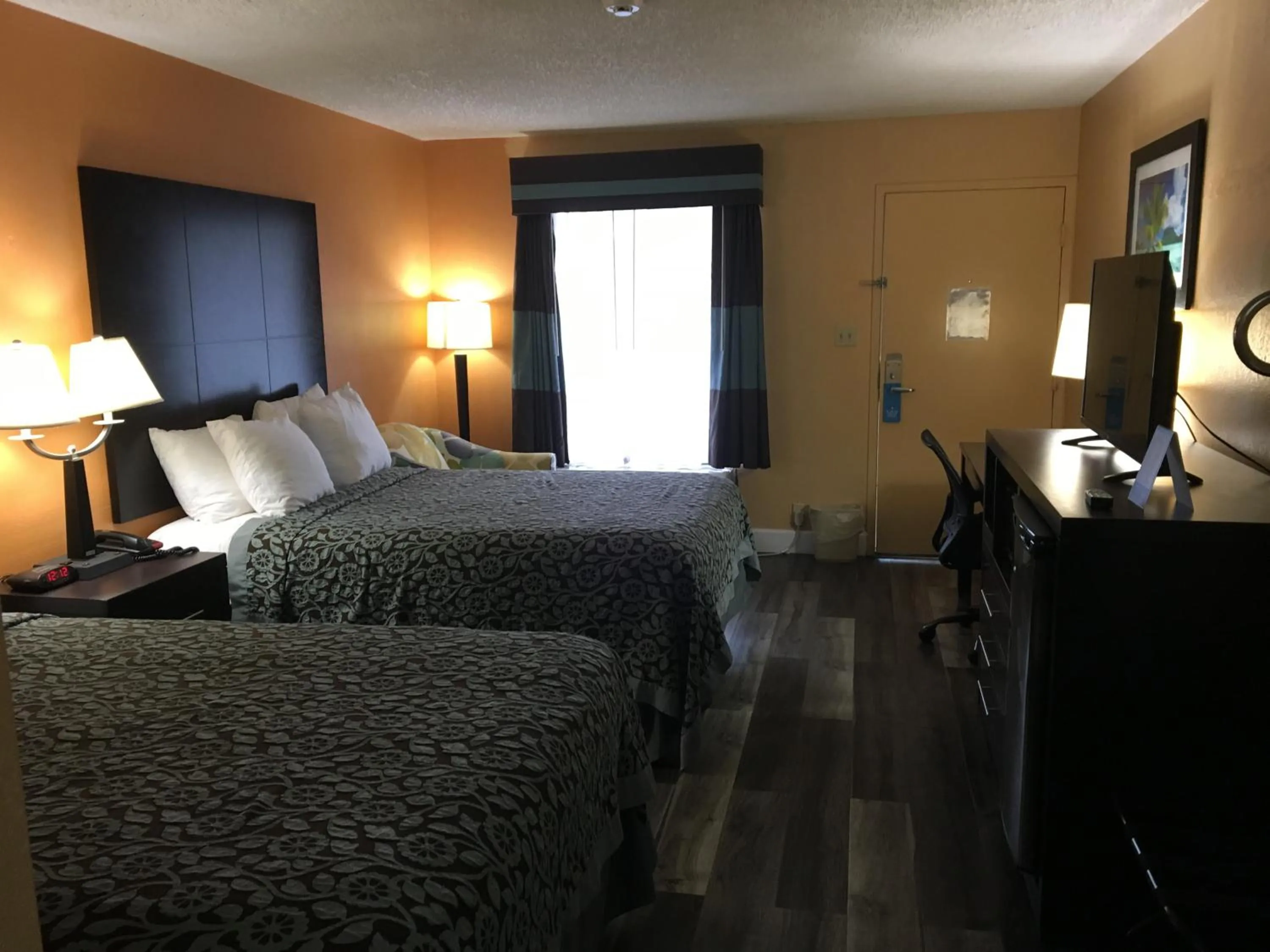 Photo of the whole room, Bed in Days Inn by Wyndham Sarasota Bay