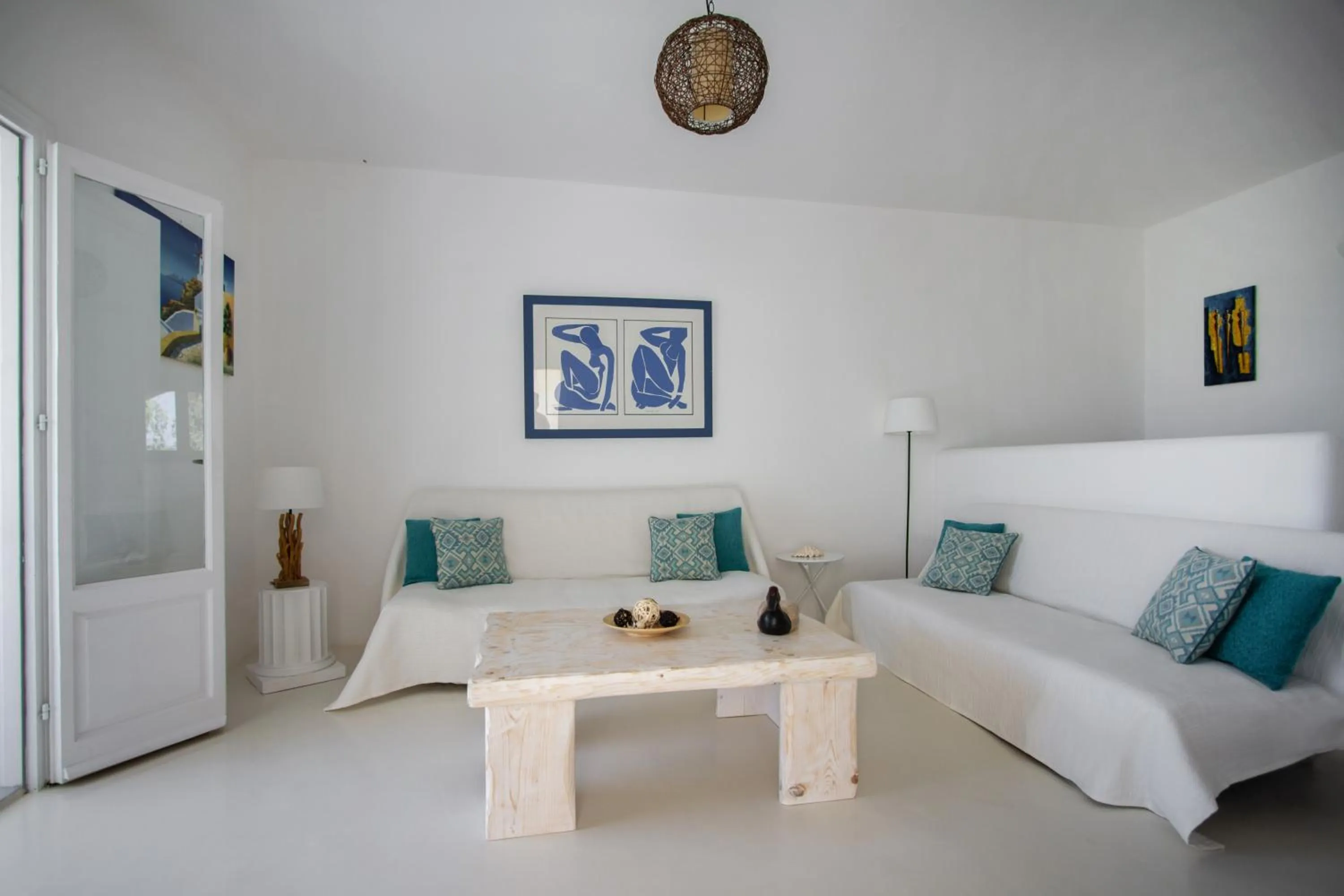 Living room, Bed in Sea Sound White Katikies