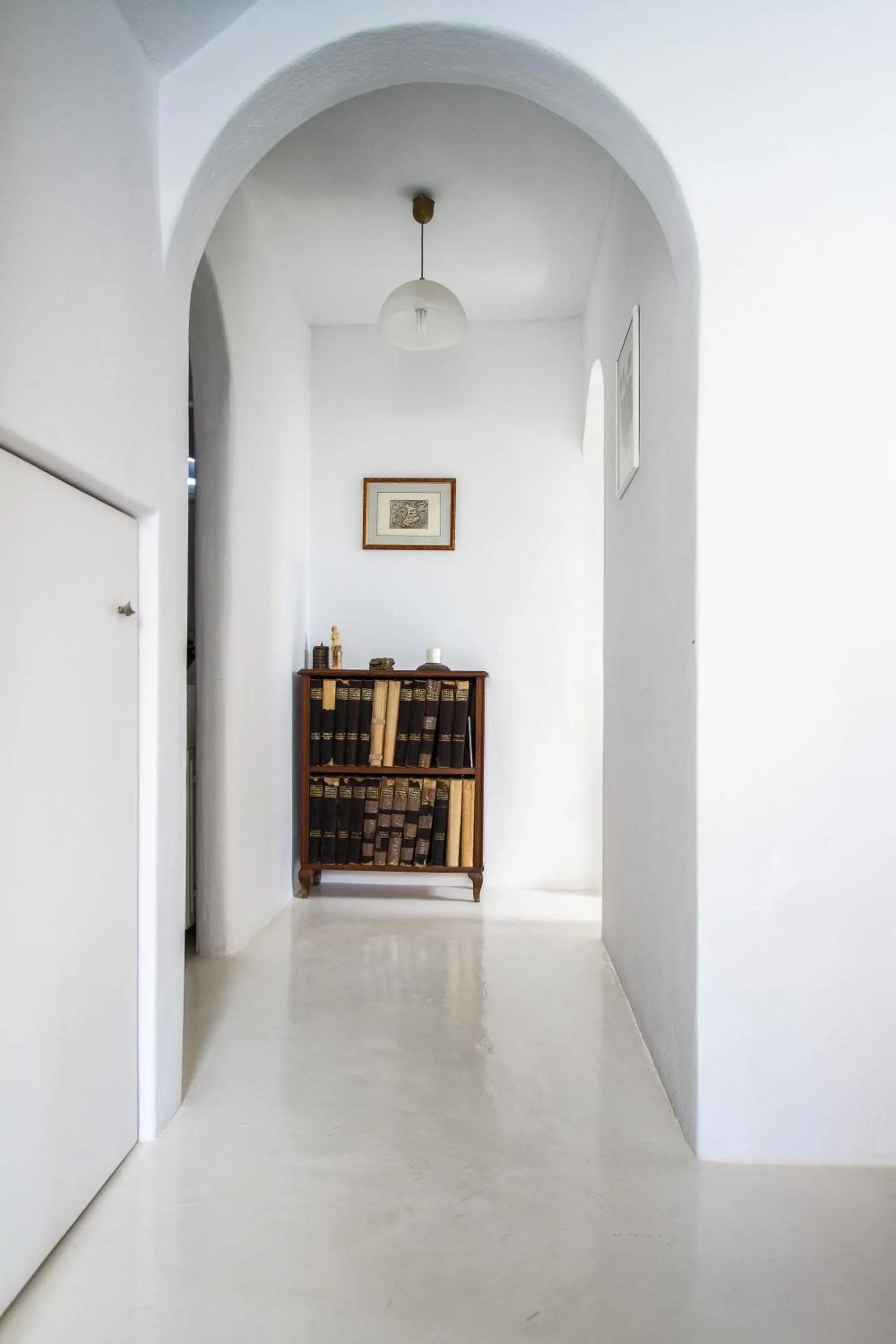 Decorative detail in Sea Sound White Katikies