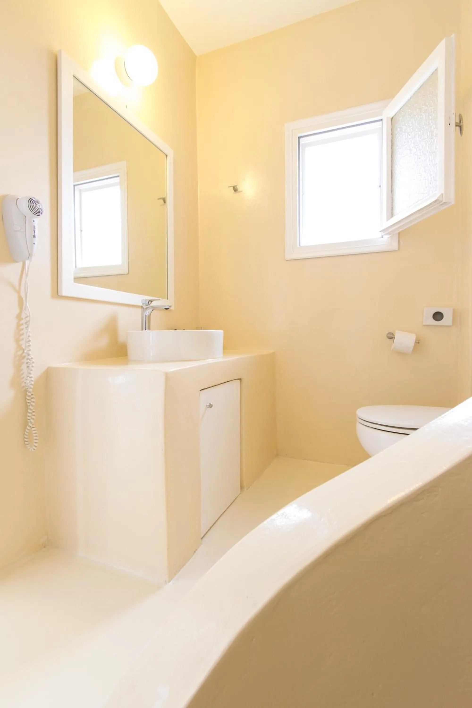 Bathroom in Sea Sound White Katikies