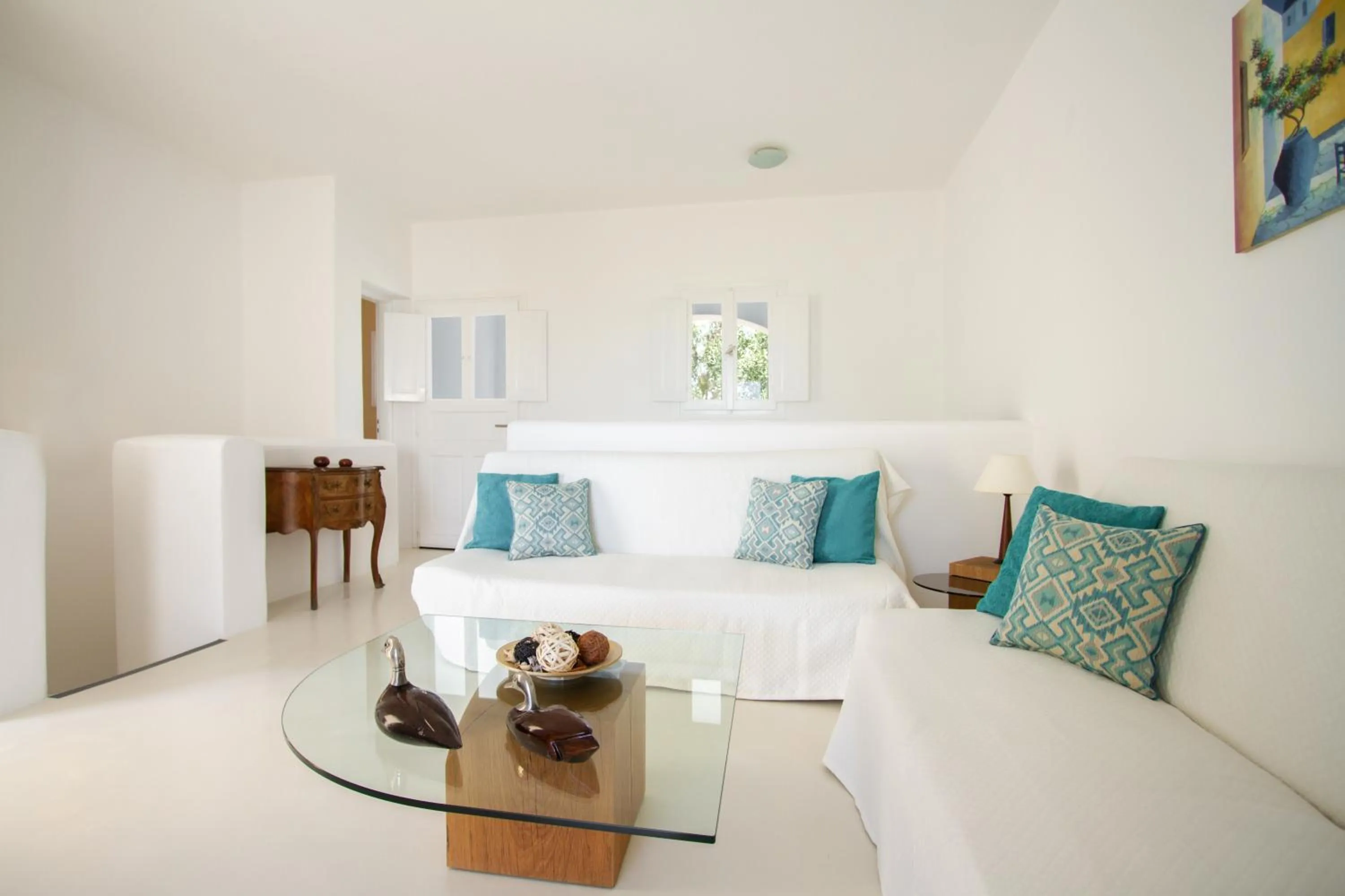 Living room, Bed in Sea Sound White Katikies