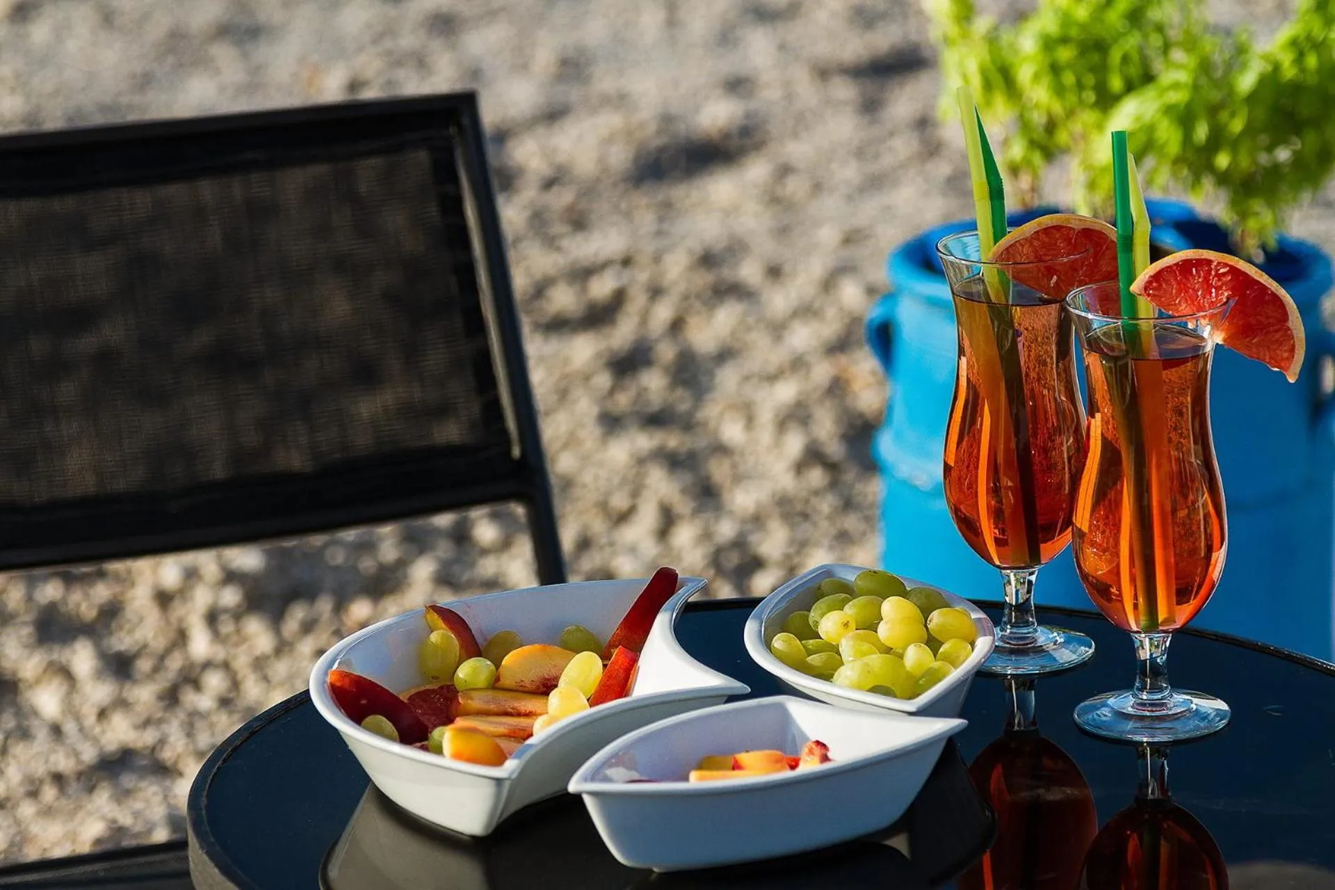 Food in Sea Sound White Katikies