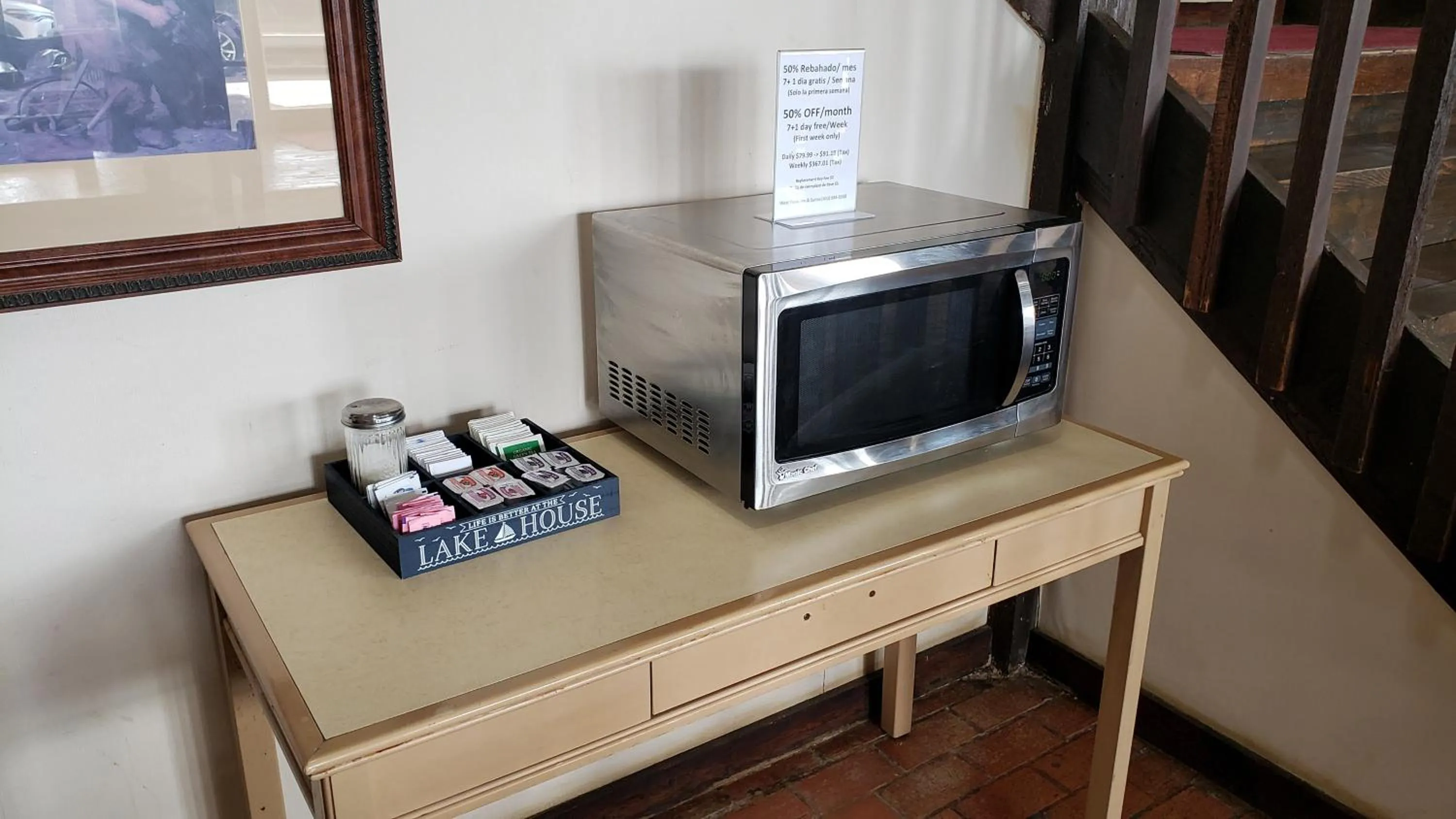 TV and multimedia in West Texas Inn & Suites with Kitchenette