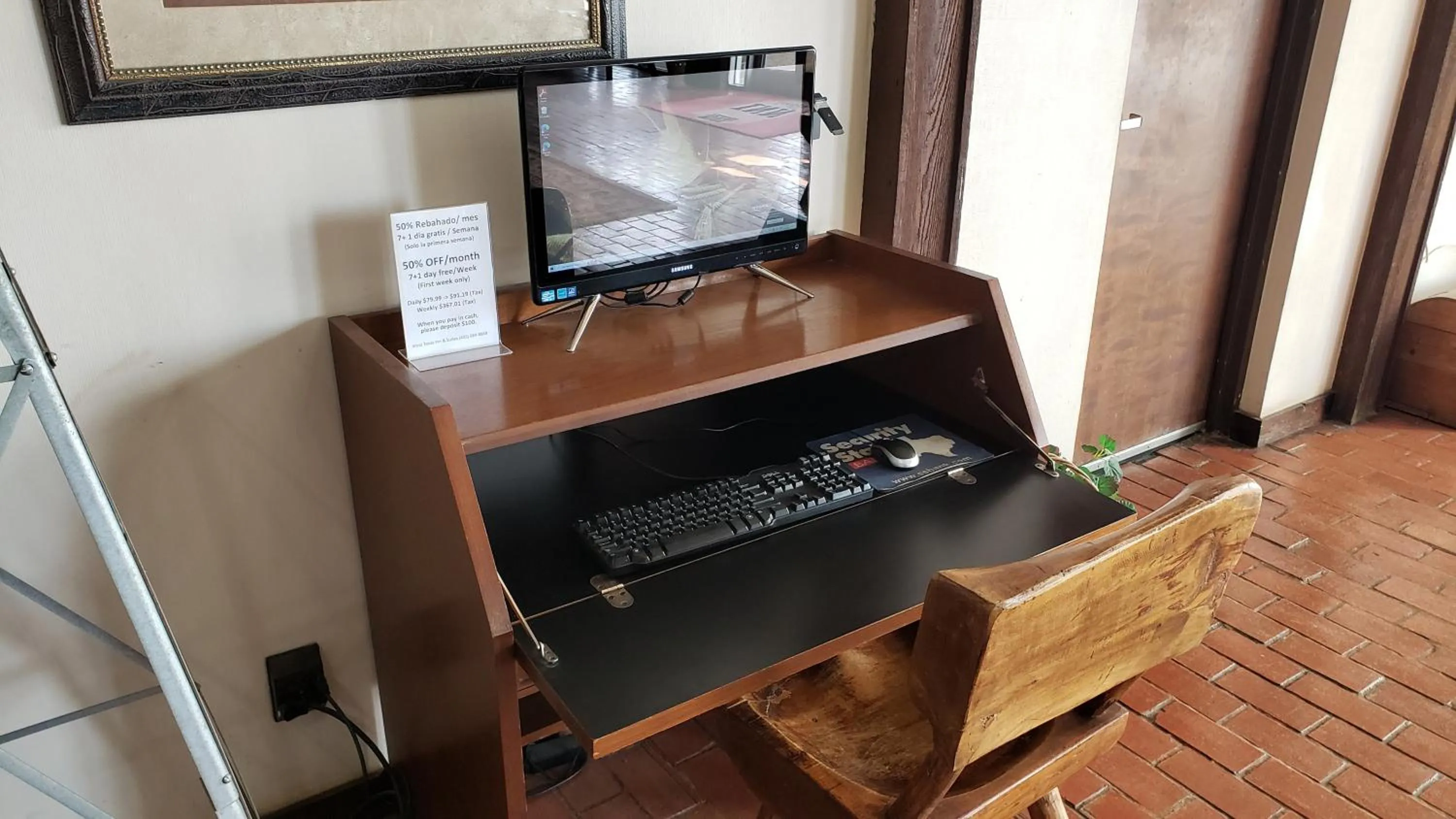 TV and multimedia in West Texas Inn & Suites with Kitchenette