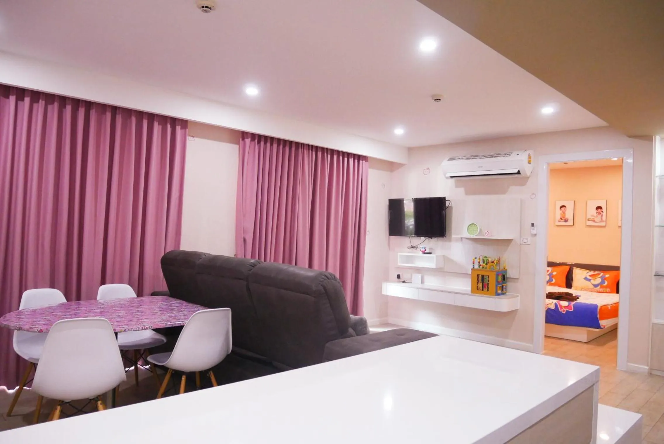 Seven Seas Resort Pattaya & Sofa bed