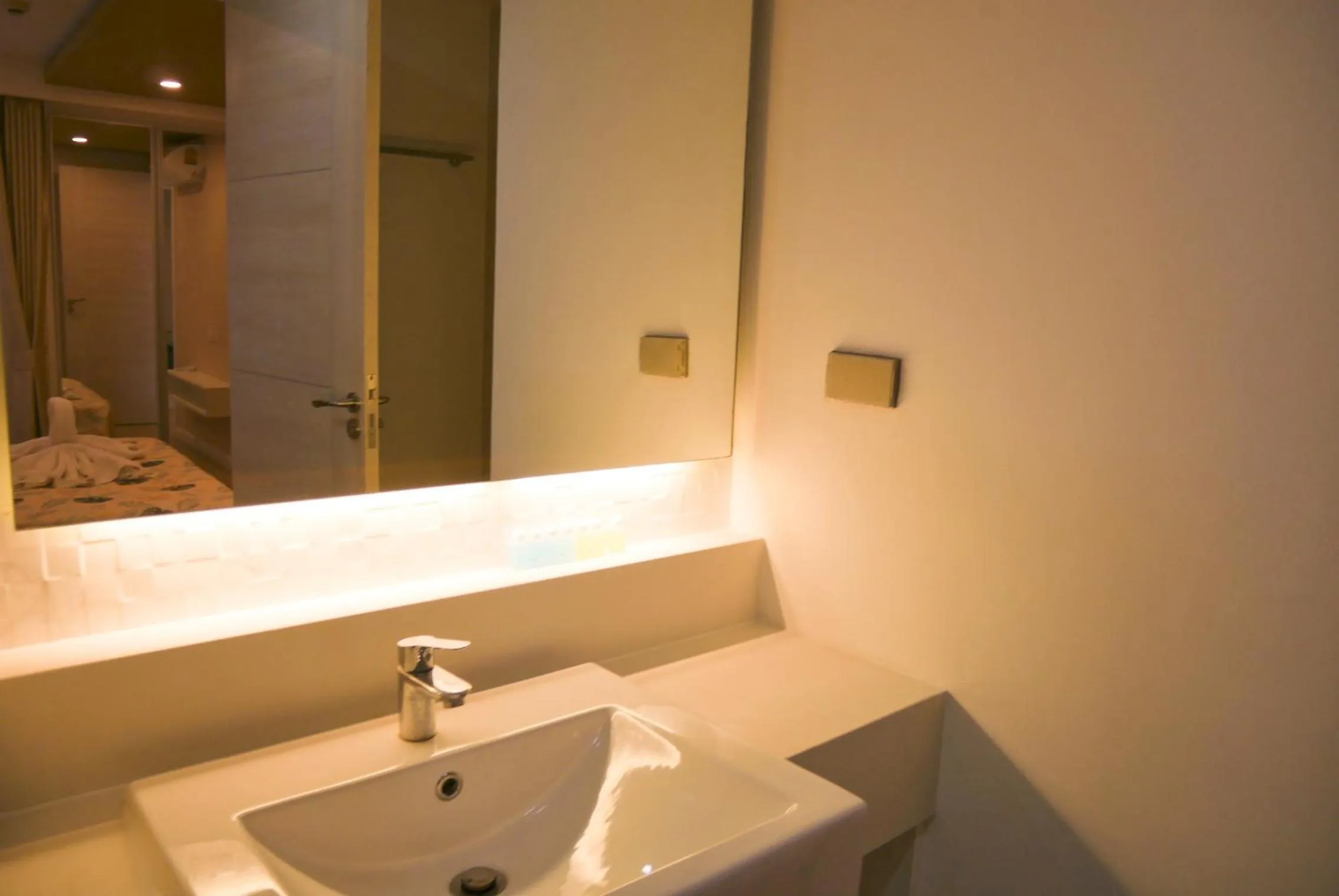 Bathroom in Seven Seas Resort Pattaya & Sofa bed