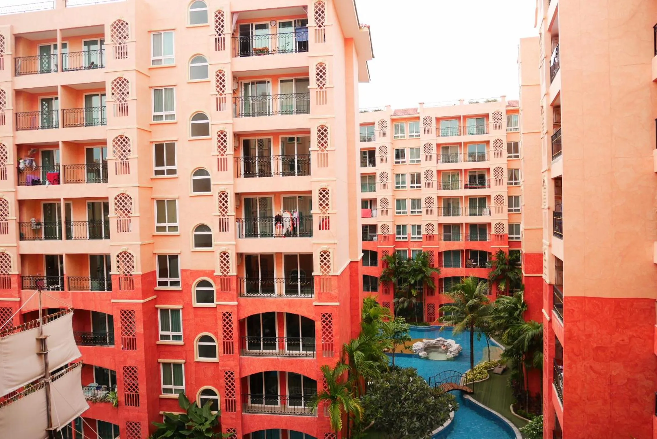 Seven Seas Resort Pattaya & Sofa bed