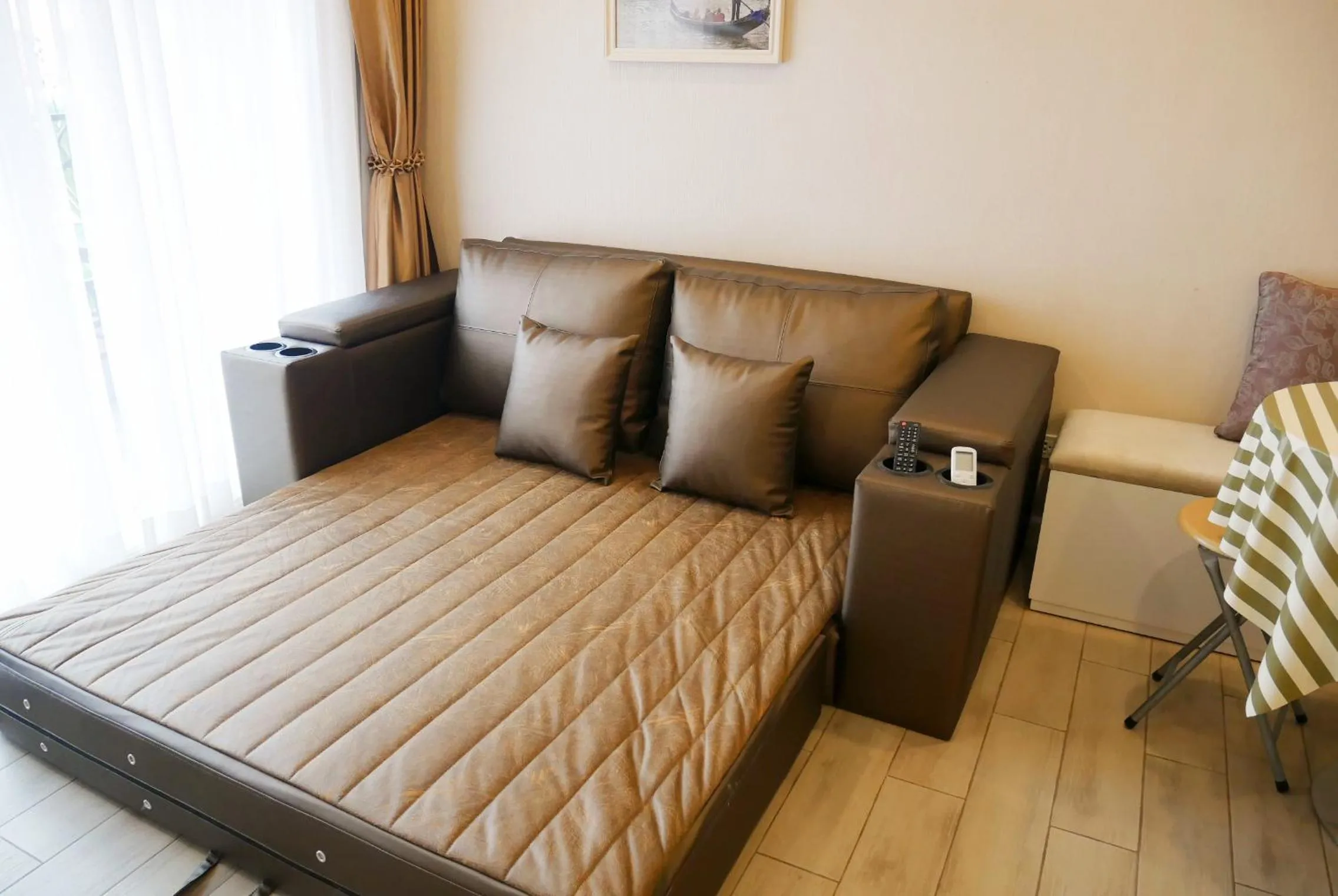 Bed in Seven Seas Resort Pattaya & Sofa bed