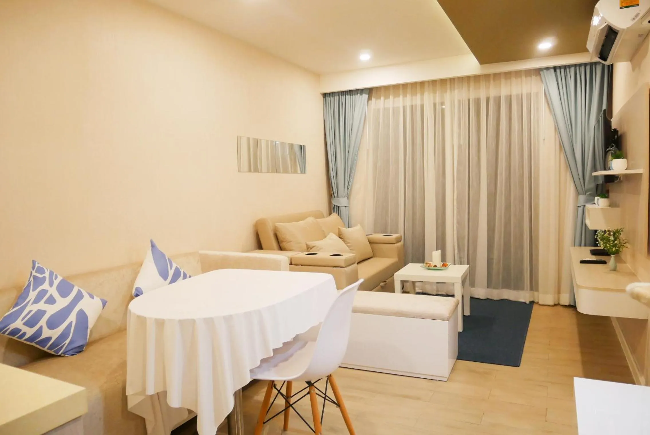 Seven Seas Resort Pattaya & Sofa bed