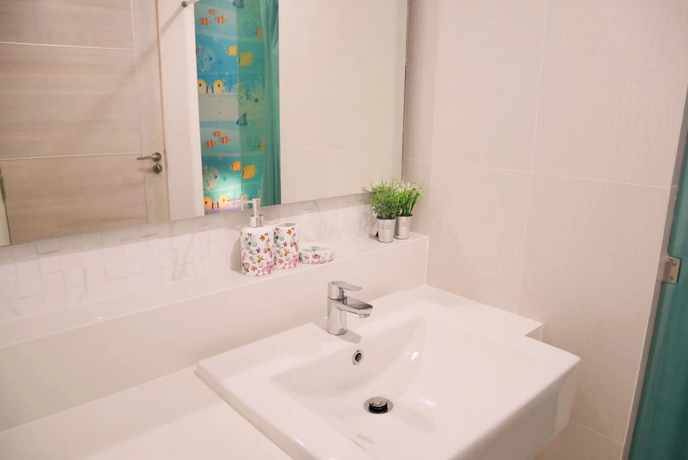 Bathroom in Seven Seas Resort Pattaya & Sofa bed