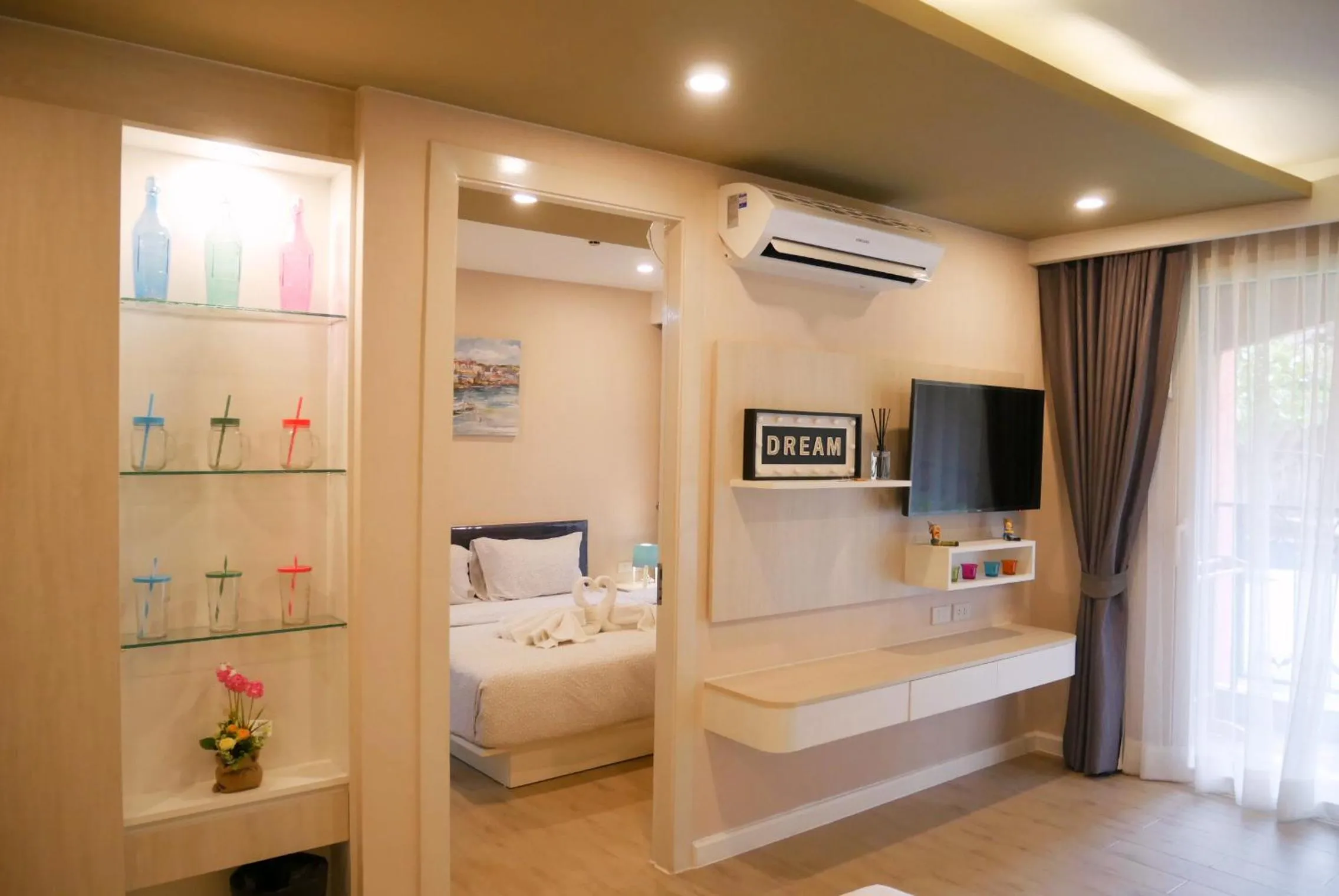 Bed in Seven Seas Resort Pattaya & Sofa bed